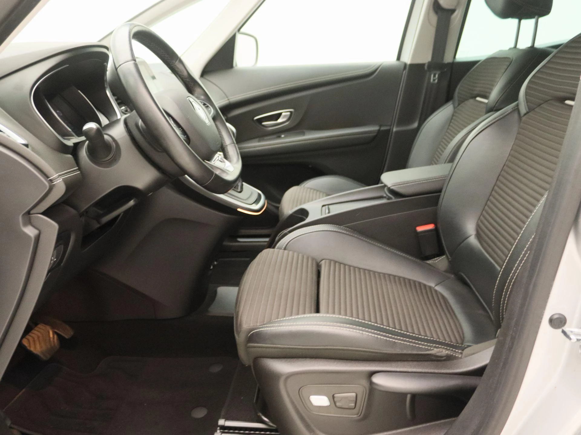 Renault Scénic TCe 140 EDC Automaat Bose