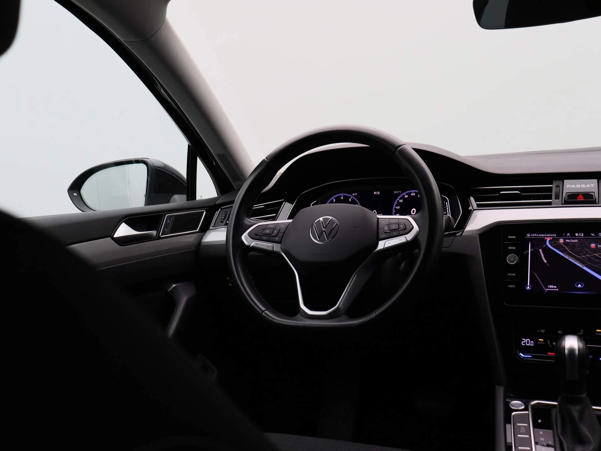 Volkswagen-Passat-image-10