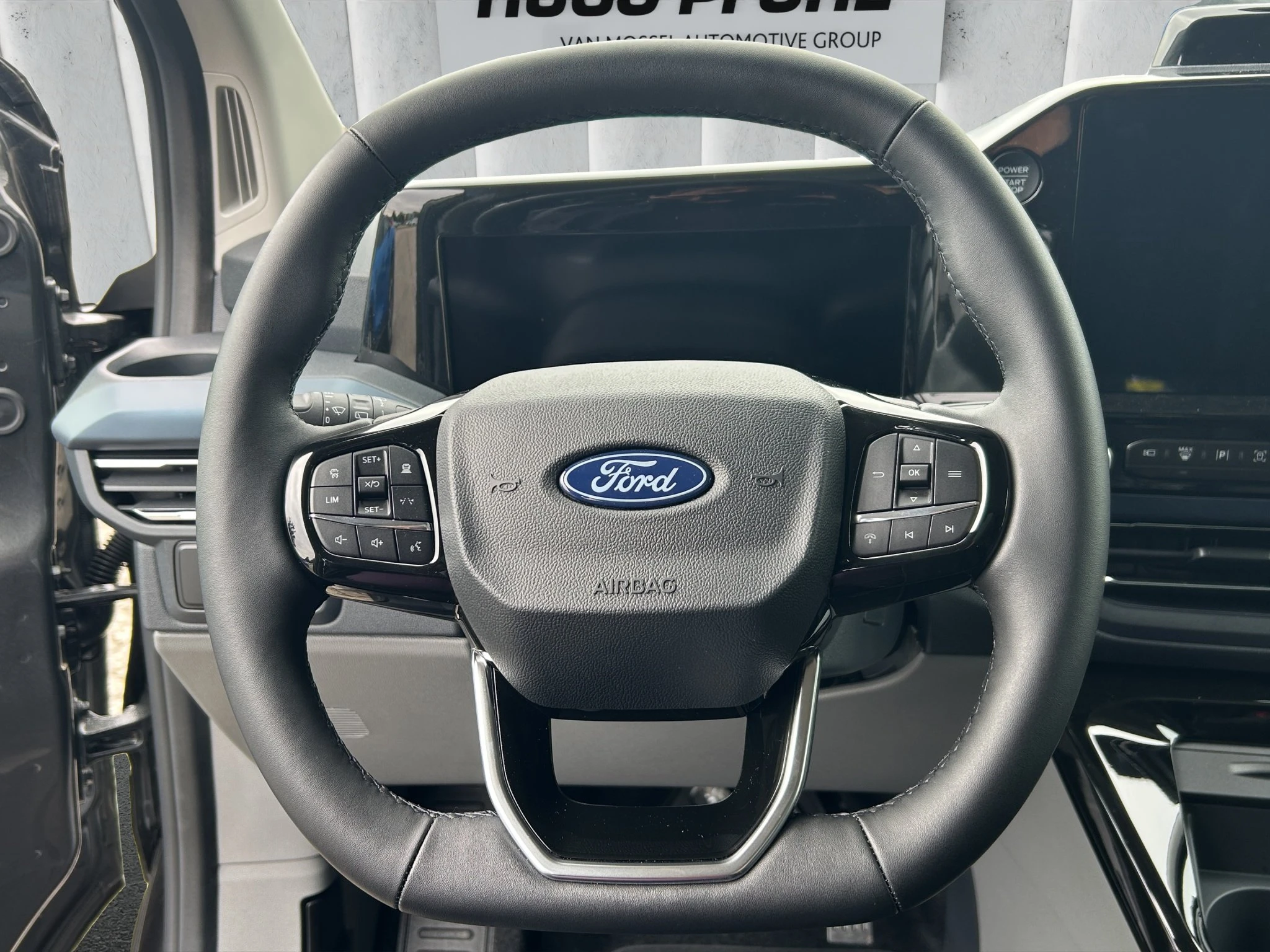 Ford-Tourneo Custom-image-12