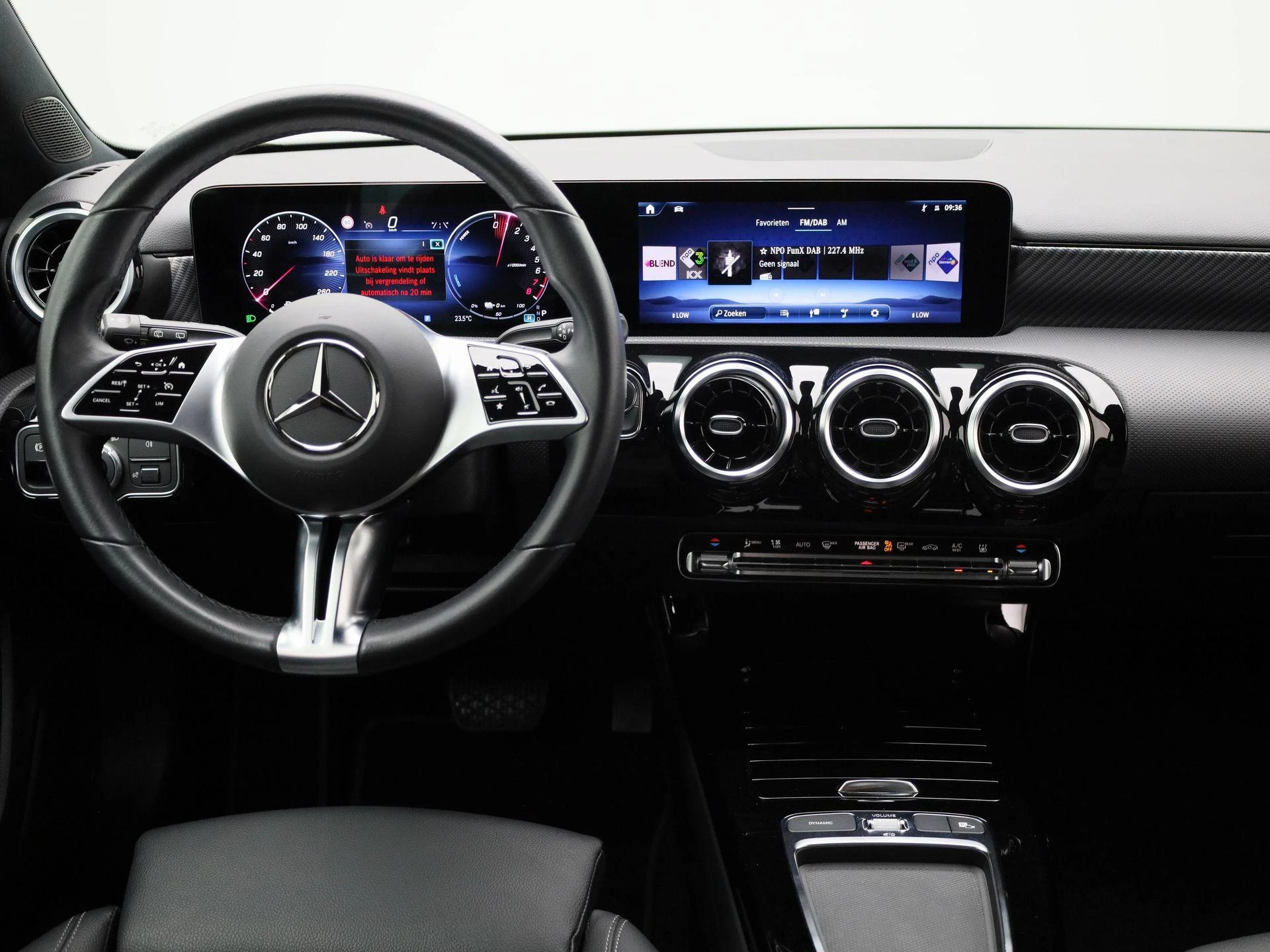 Mercedes-Benz-A-Klasse-image-2