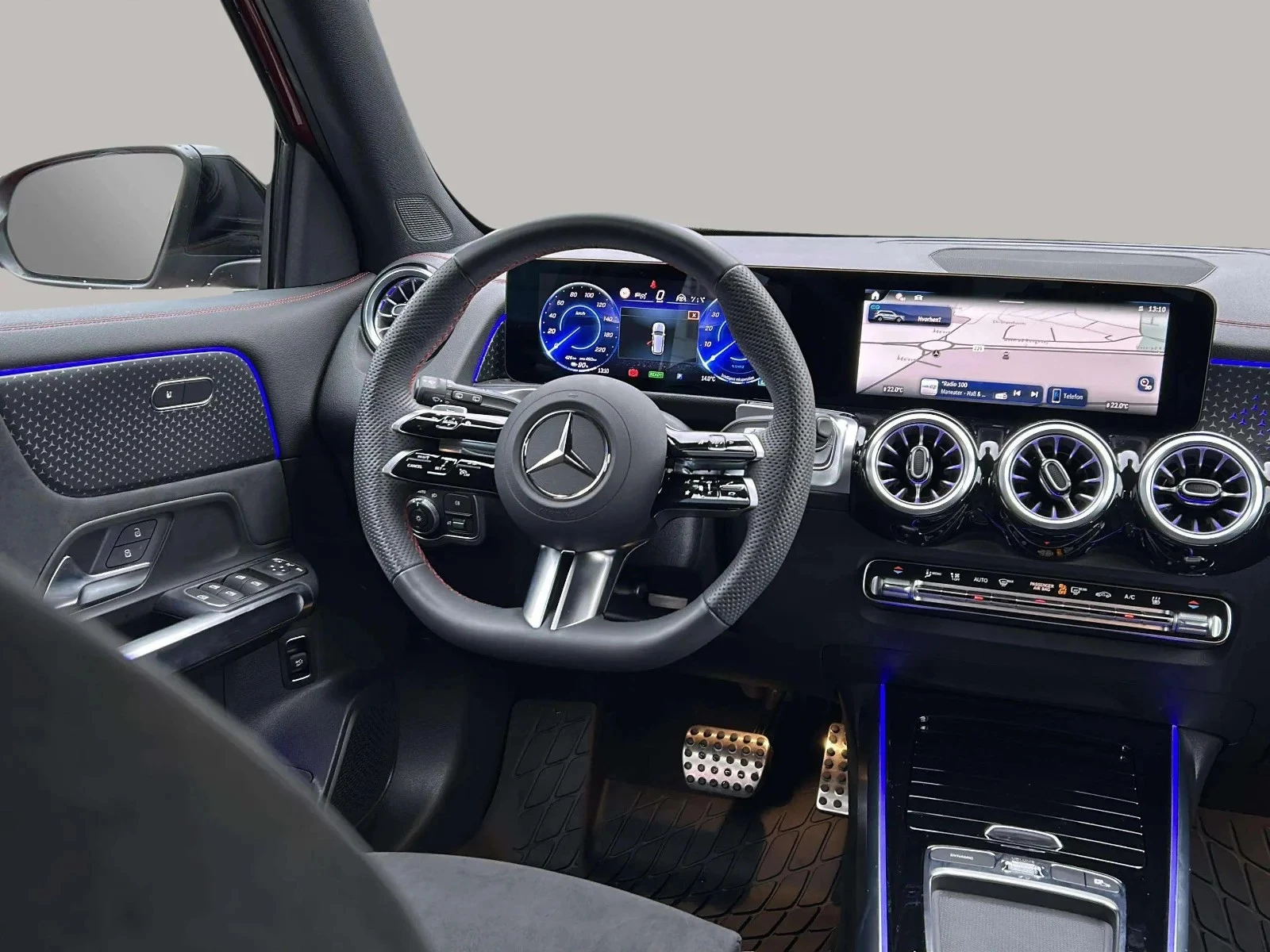 Mercedes-Benz-EQB-image-14