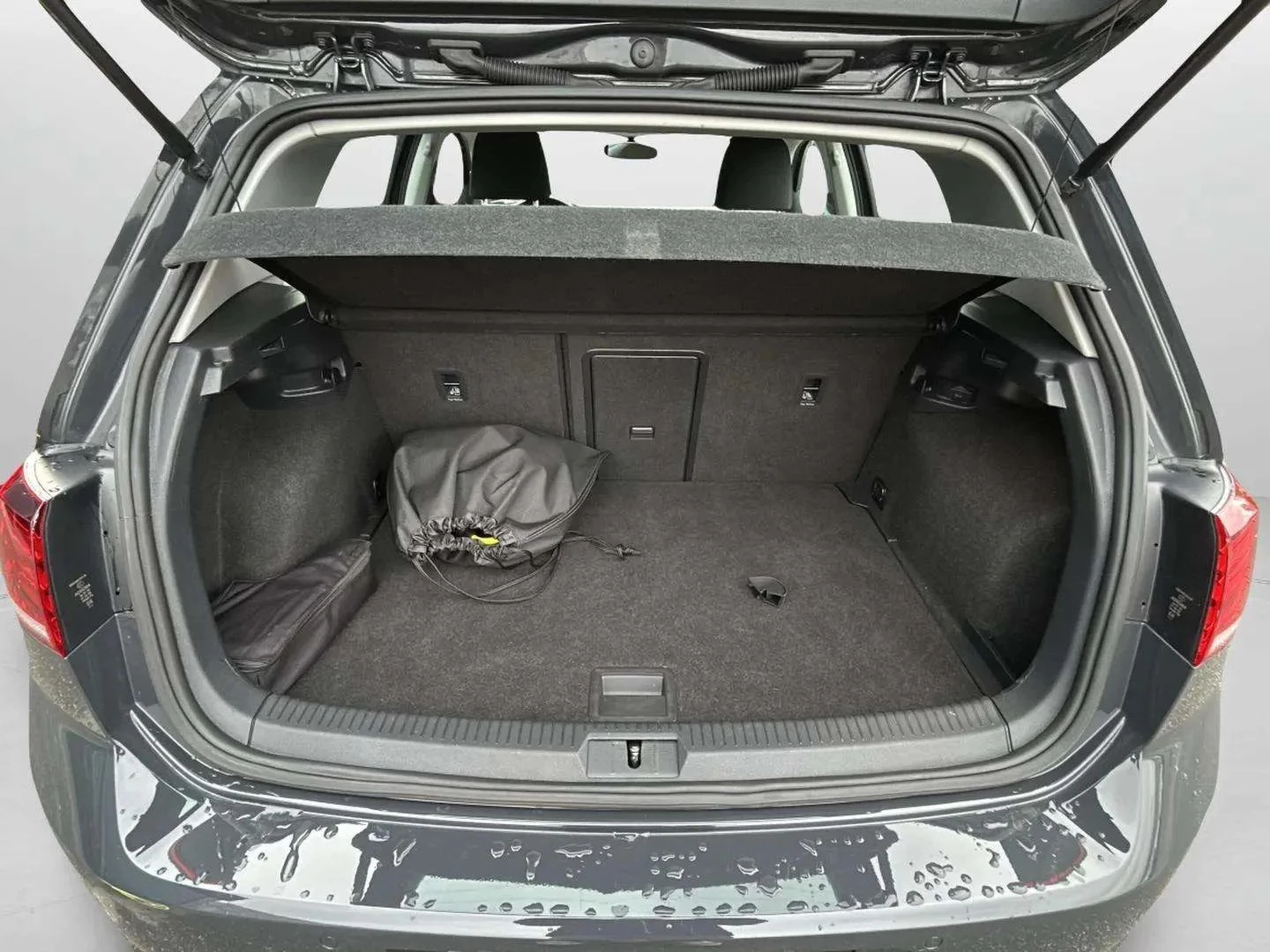 Volkswagen-e-Golf-image-22