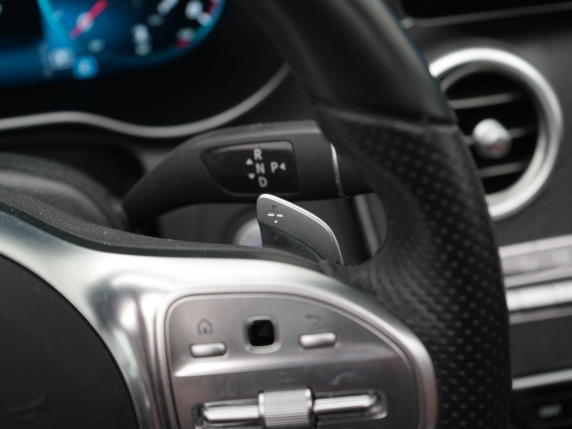 Mercedes-Benz-C-Klasse-image-28