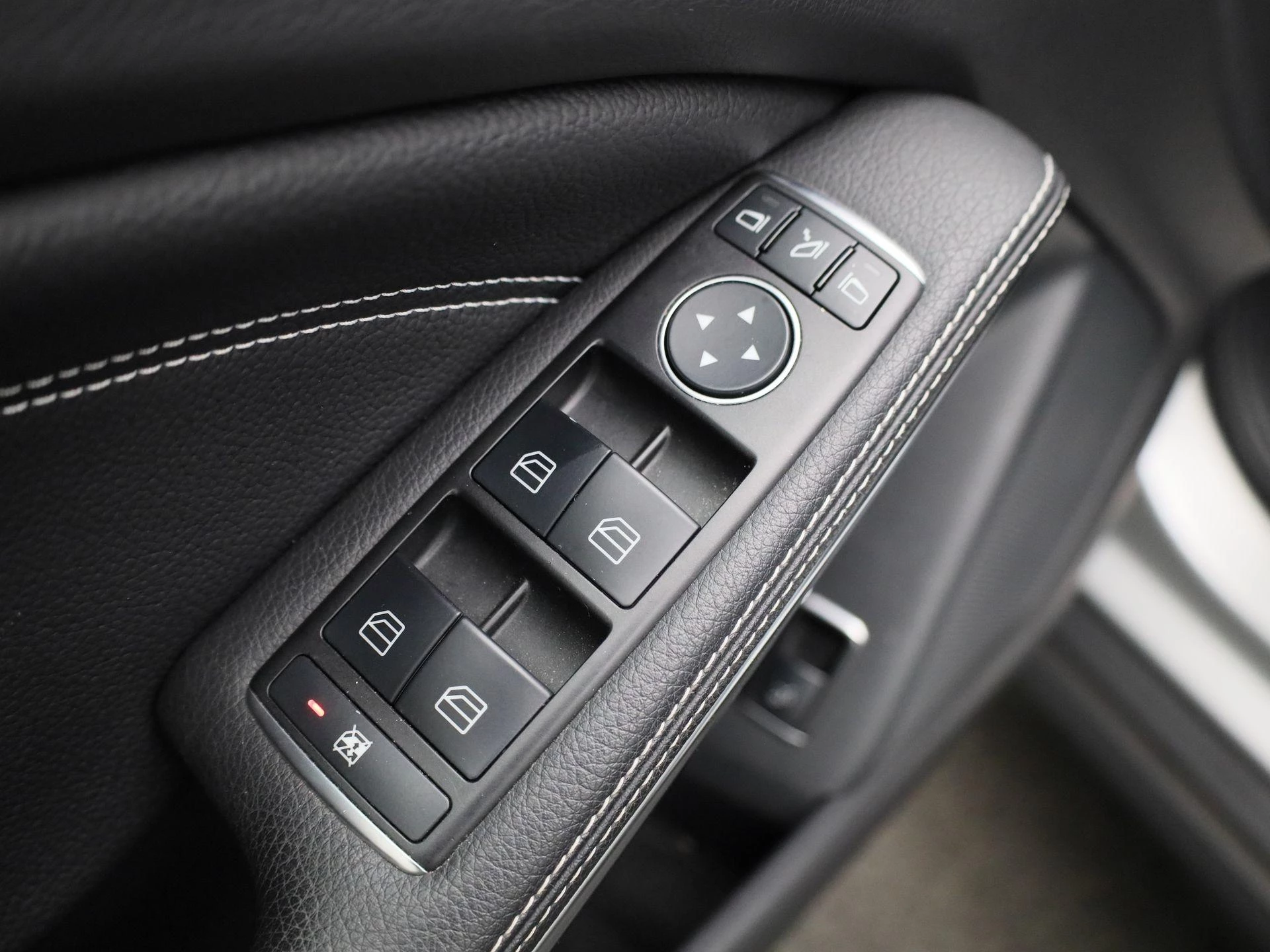 Mercedes-Benz-GLA-image-30