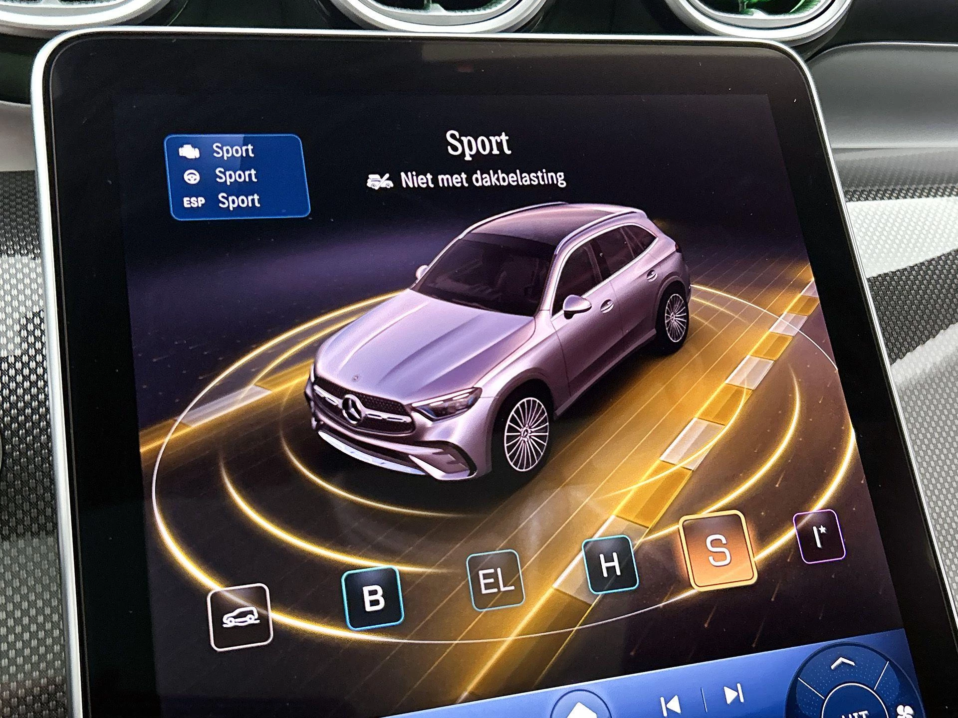 Mercedes-Benz-GLC-image-16