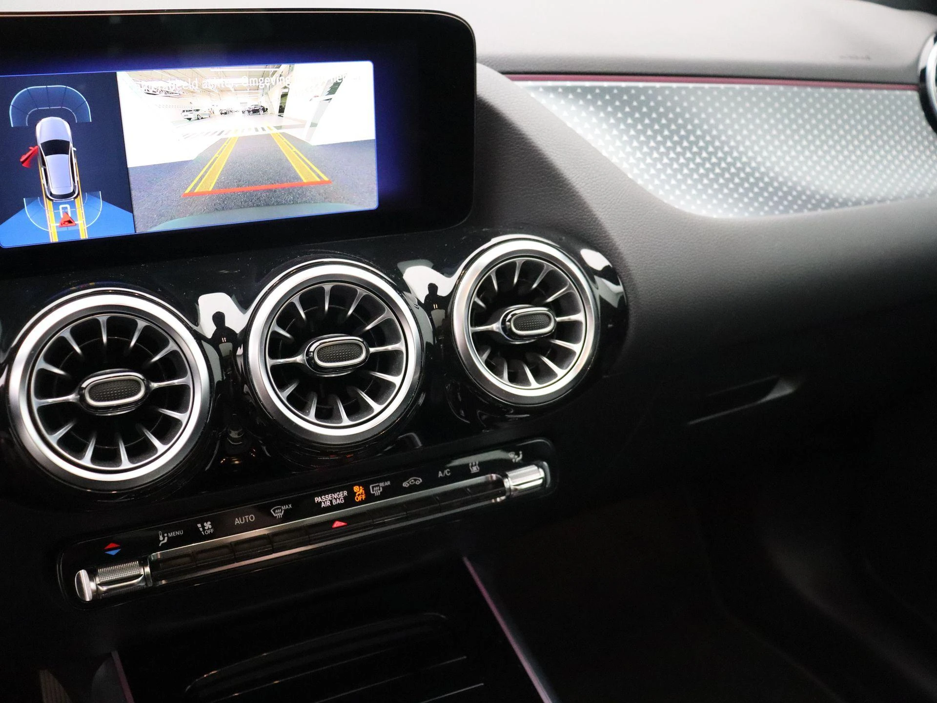 Mercedes-Benz-EQA-image-12