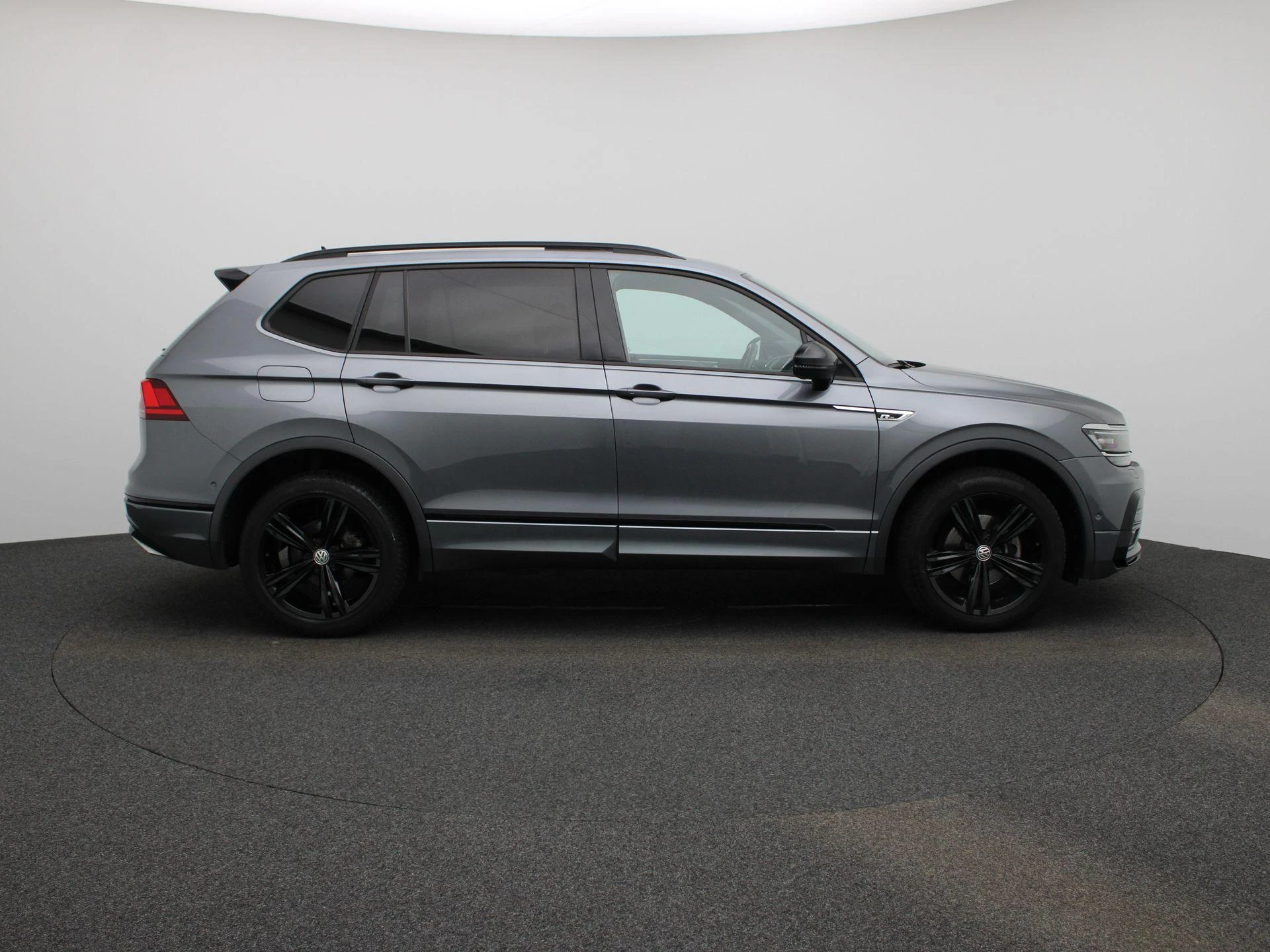 Volkswagen-Tiguan Allspace-image-5