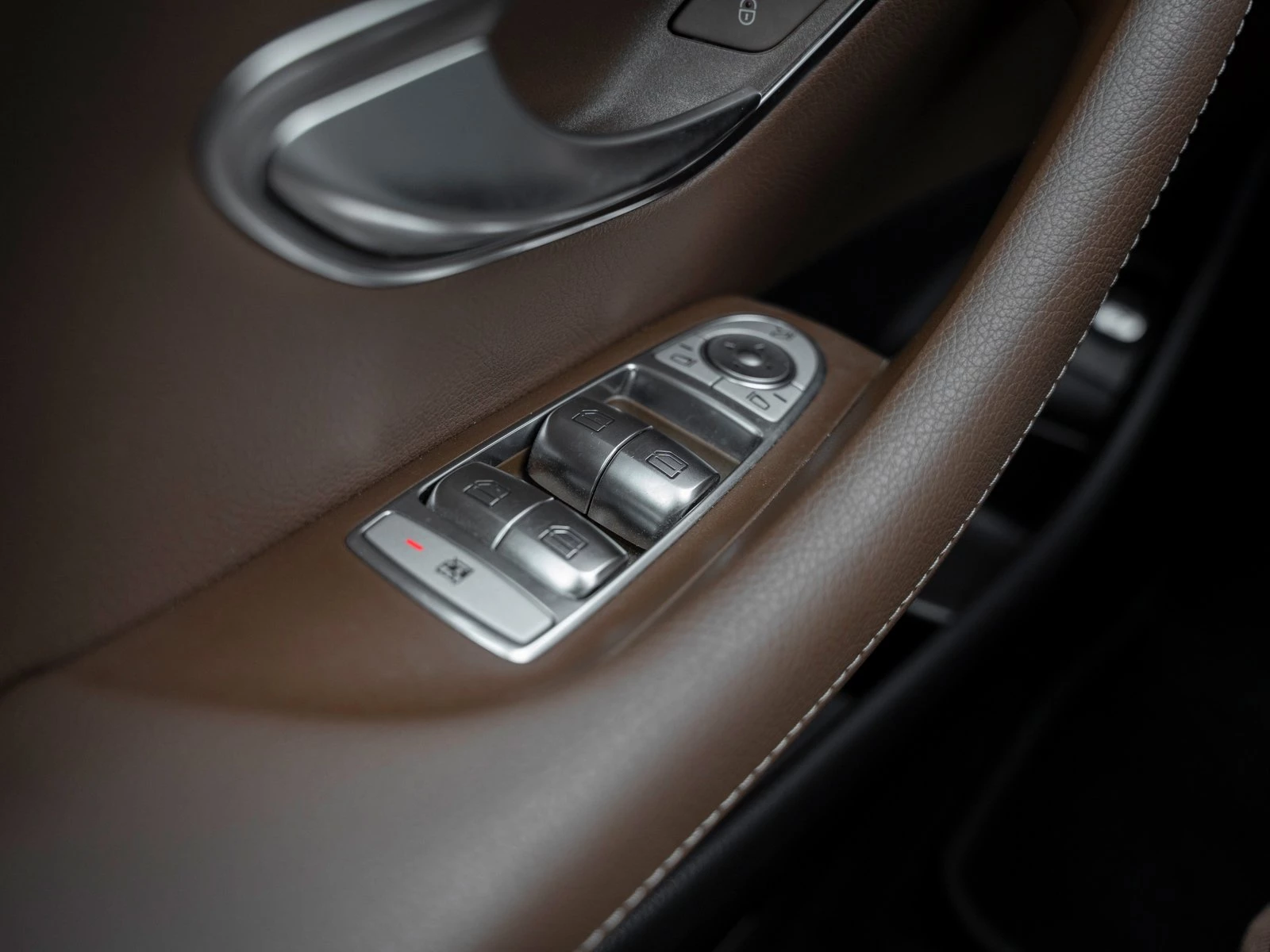 Mercedes-Benz-E-Klasse-image-20