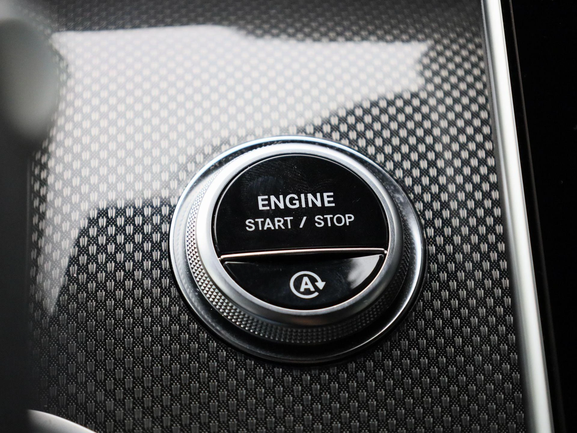 Mercedes-Benz-GLC-image-28