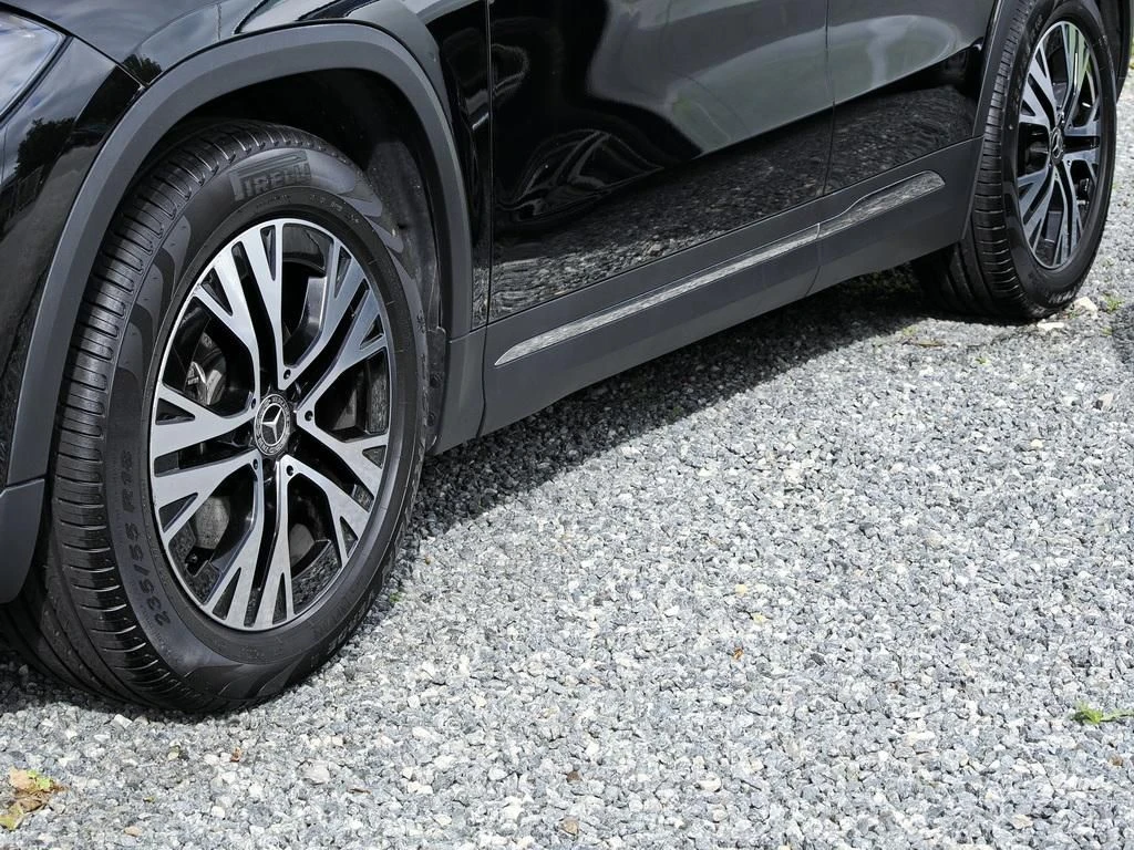 Mercedes-Benz-GLA 200 d-image-5