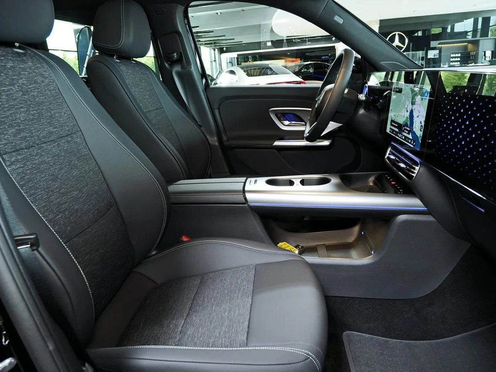 Mercedes-Benz-GLB 250+-image-9
