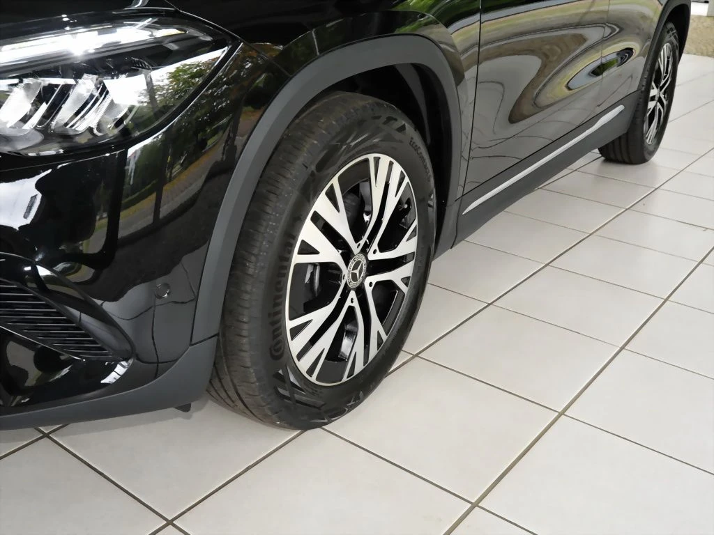 Mercedes-Benz-GLA 200 d-image-6