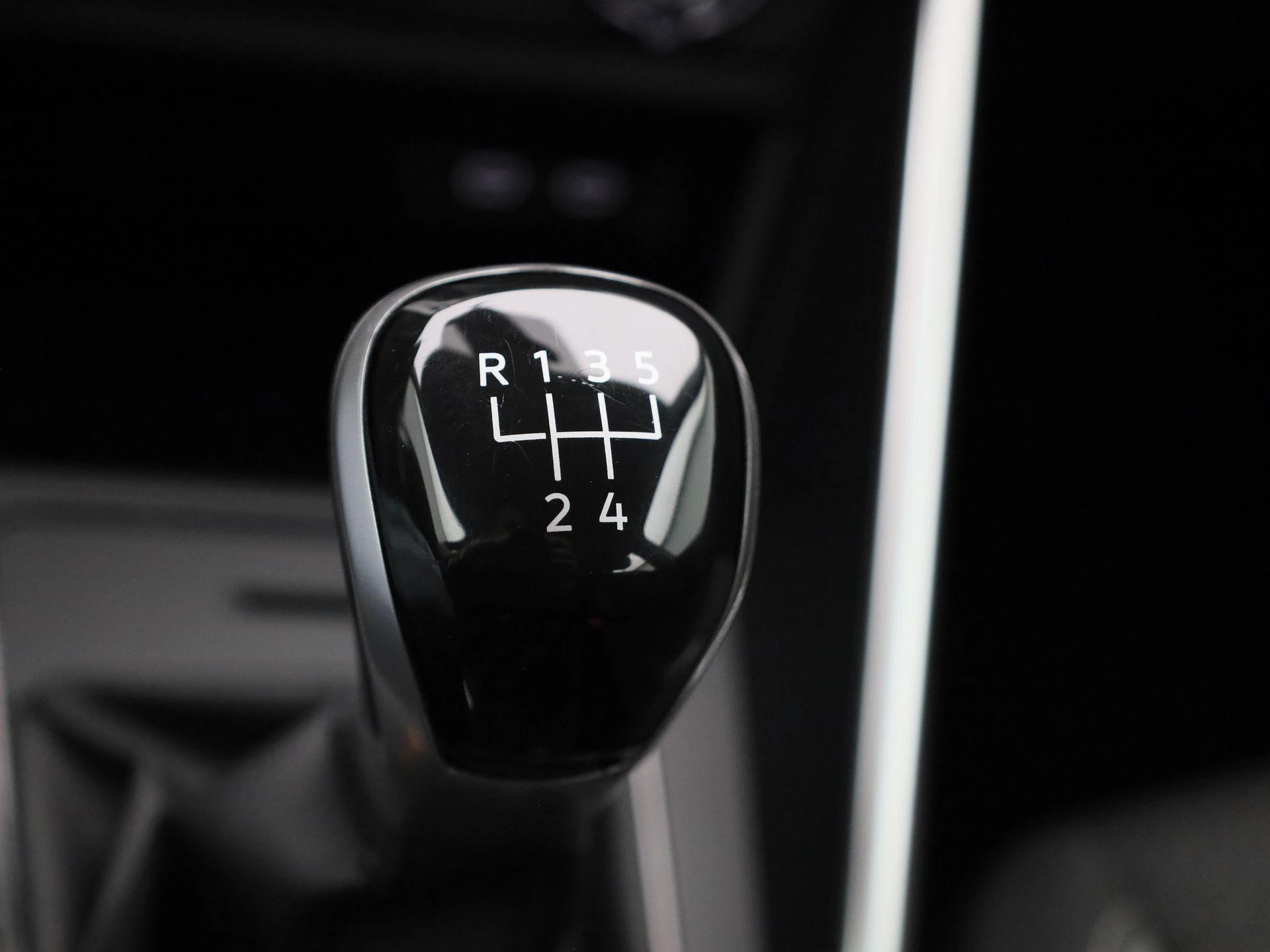 Volkswagen-Polo-image-19
