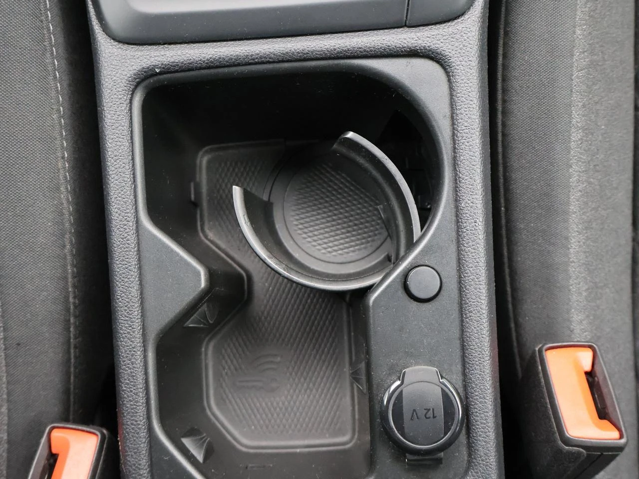Volkswagen-Golf-image-23