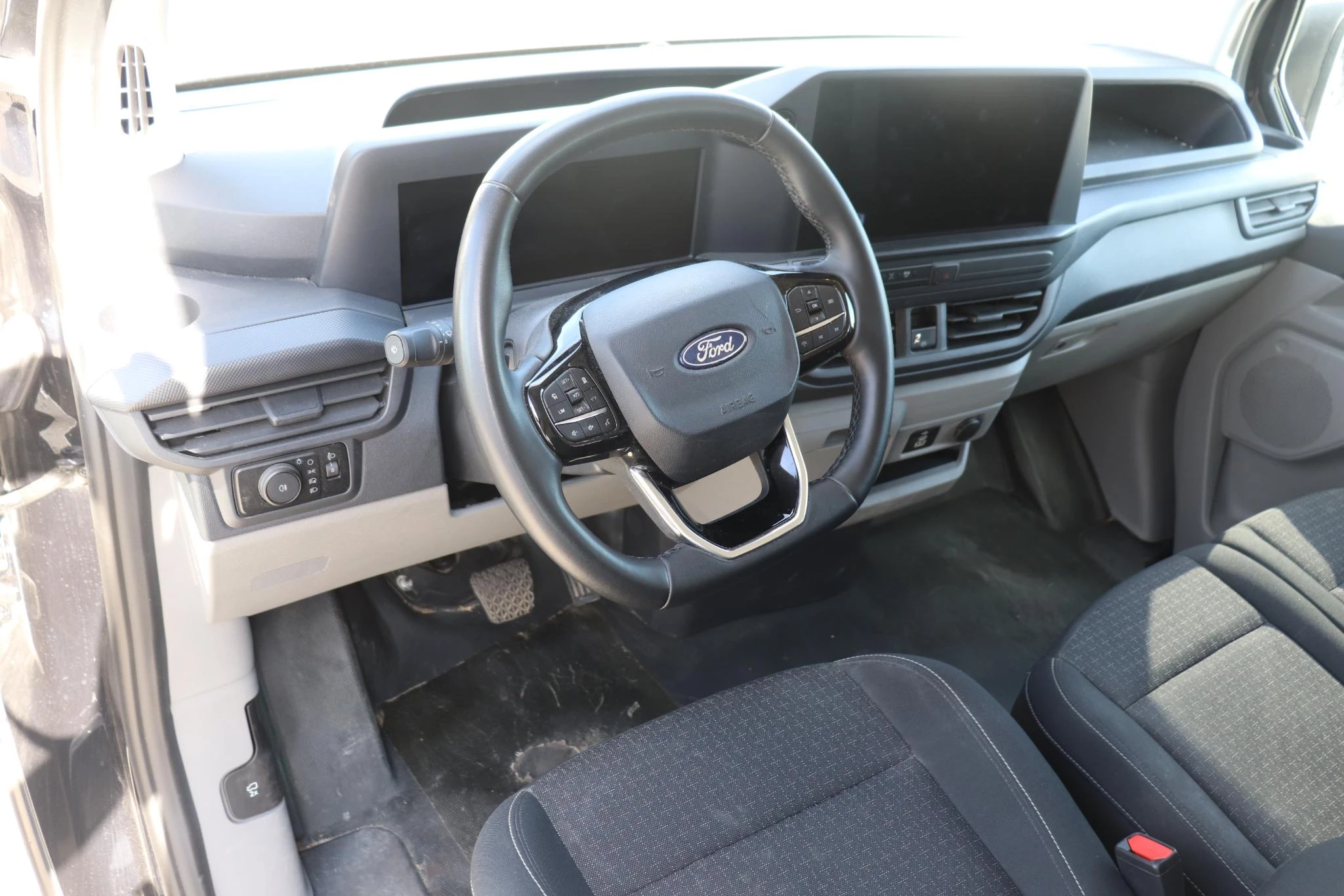 Ford-Transit Custom-image-5
