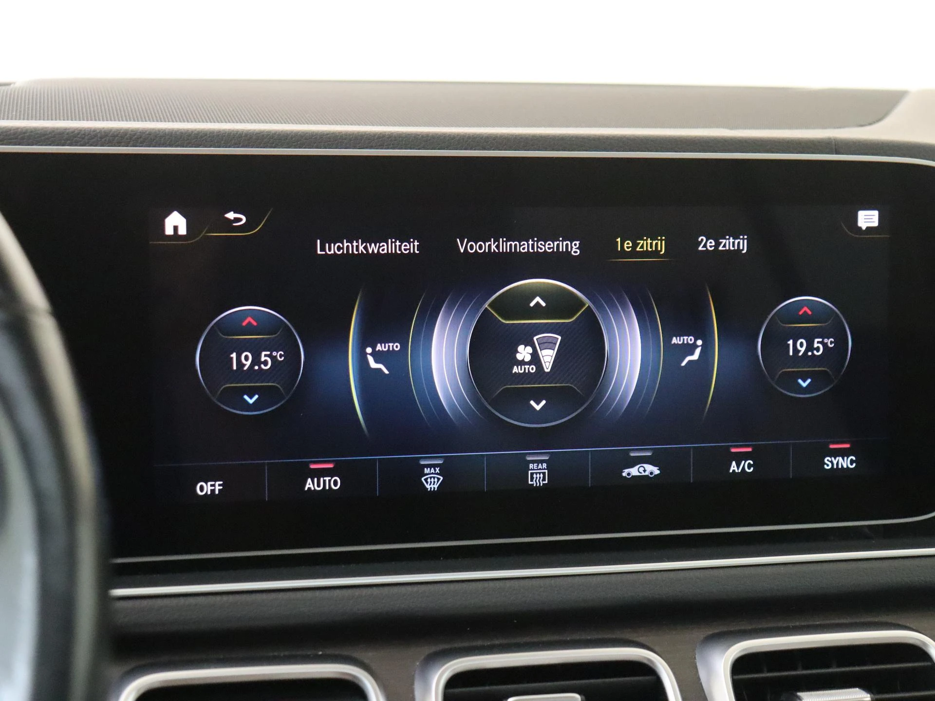 Mercedes-Benz-GLE-image-18