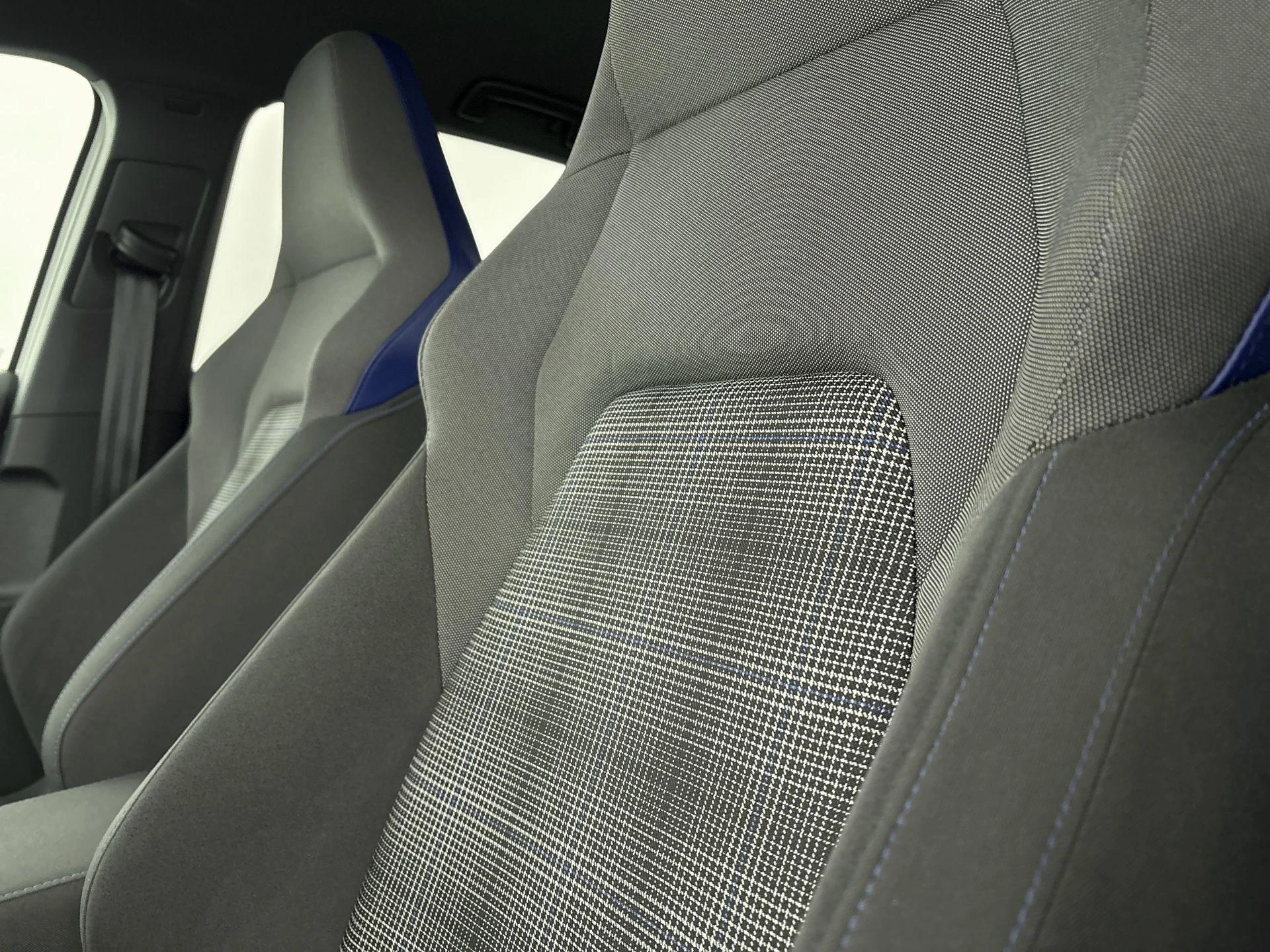 Volkswagen-Golf-image-11