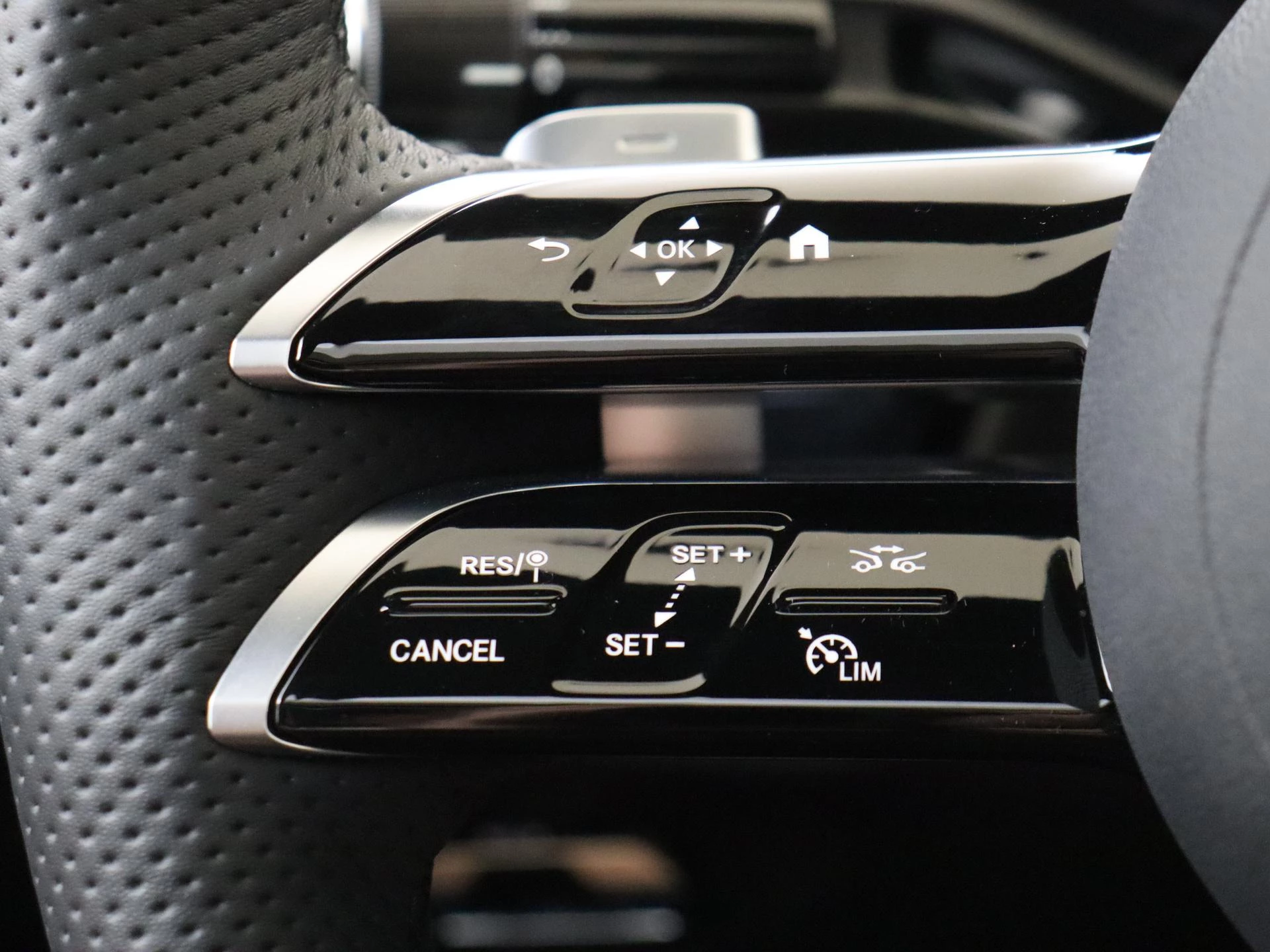 Mercedes-Benz-E-Klasse-image-12