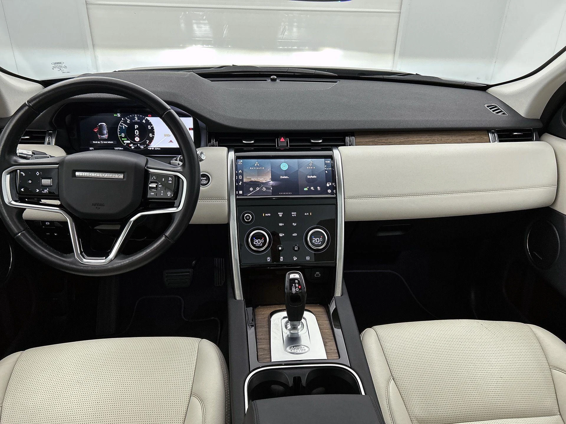 Land Rover-Discovery Sport-image-14