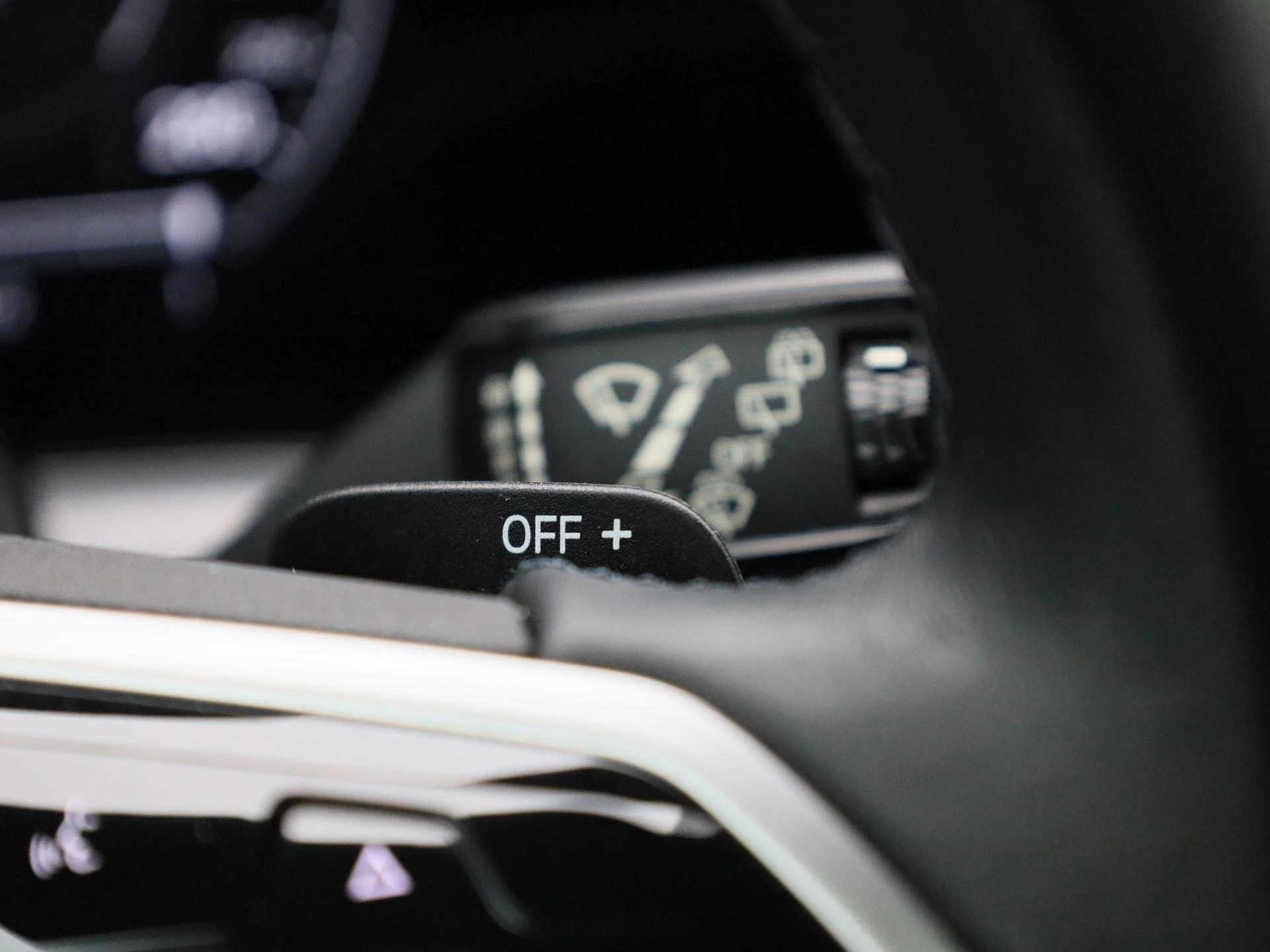 Volkswagen-Touareg-image-32