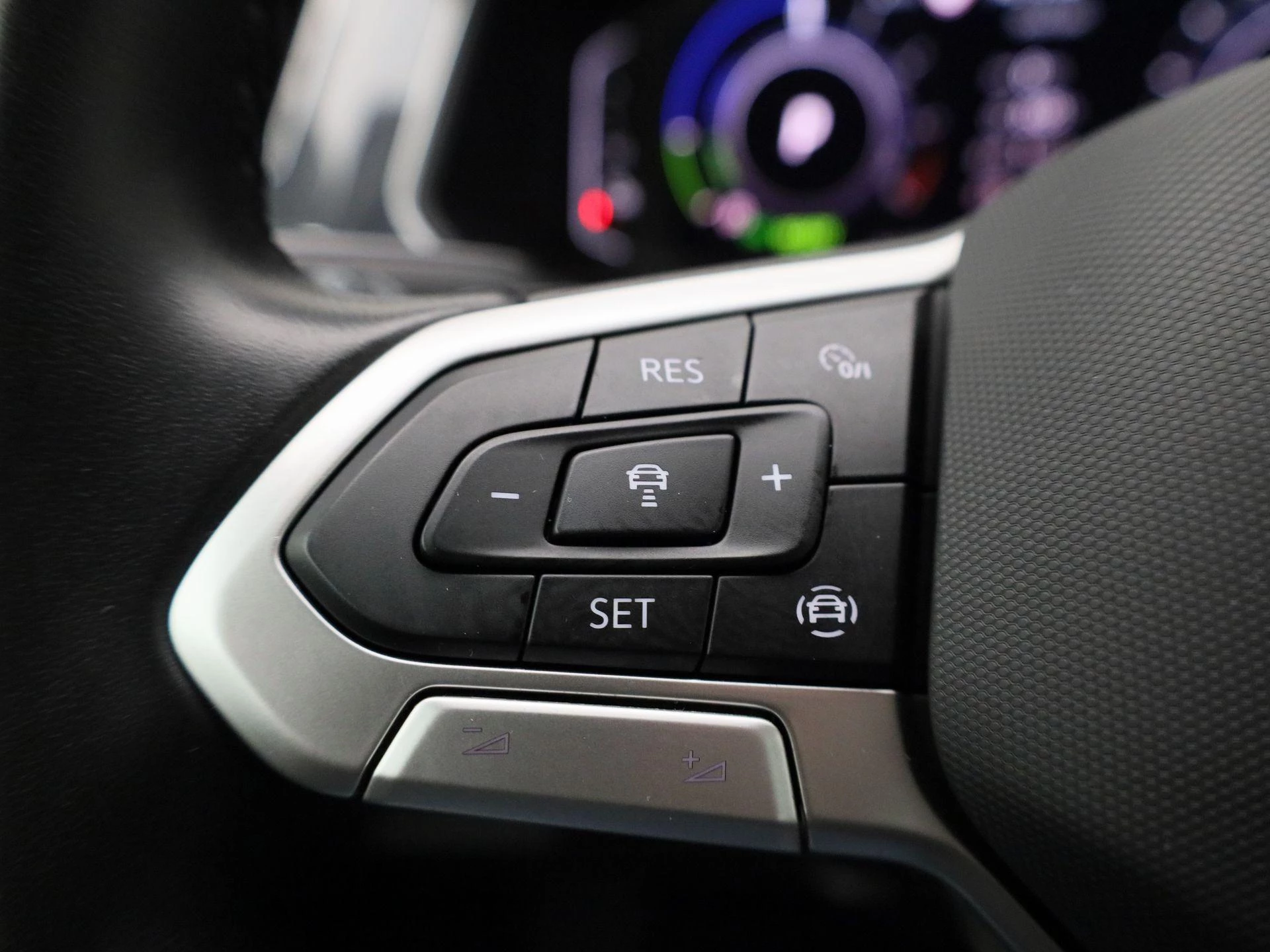 Volkswagen-Tiguan-image-26