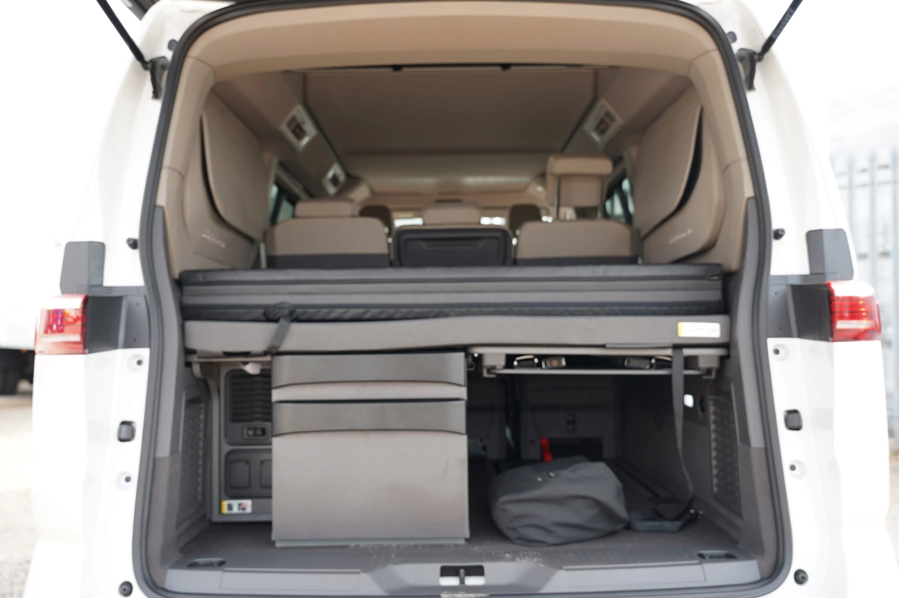 Volkswagen-California-image-12