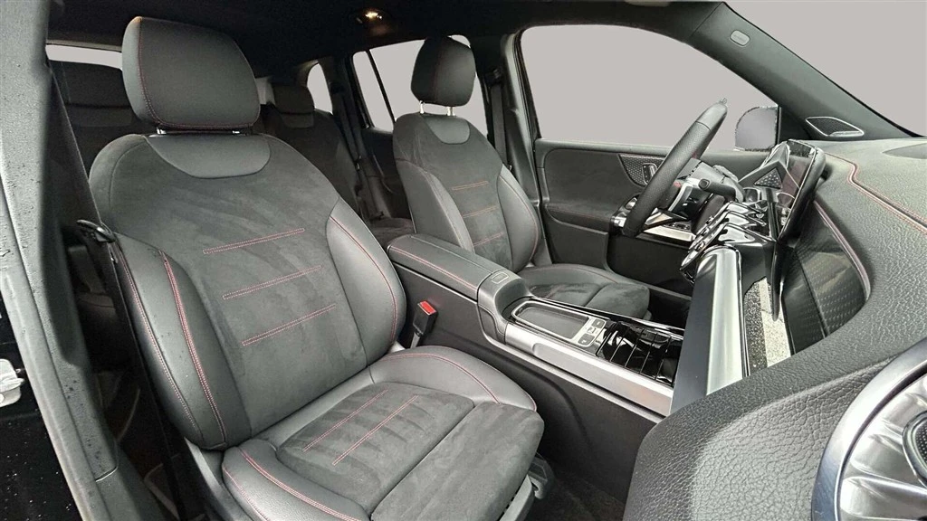 Mercedes-Benz-EQB-image-22