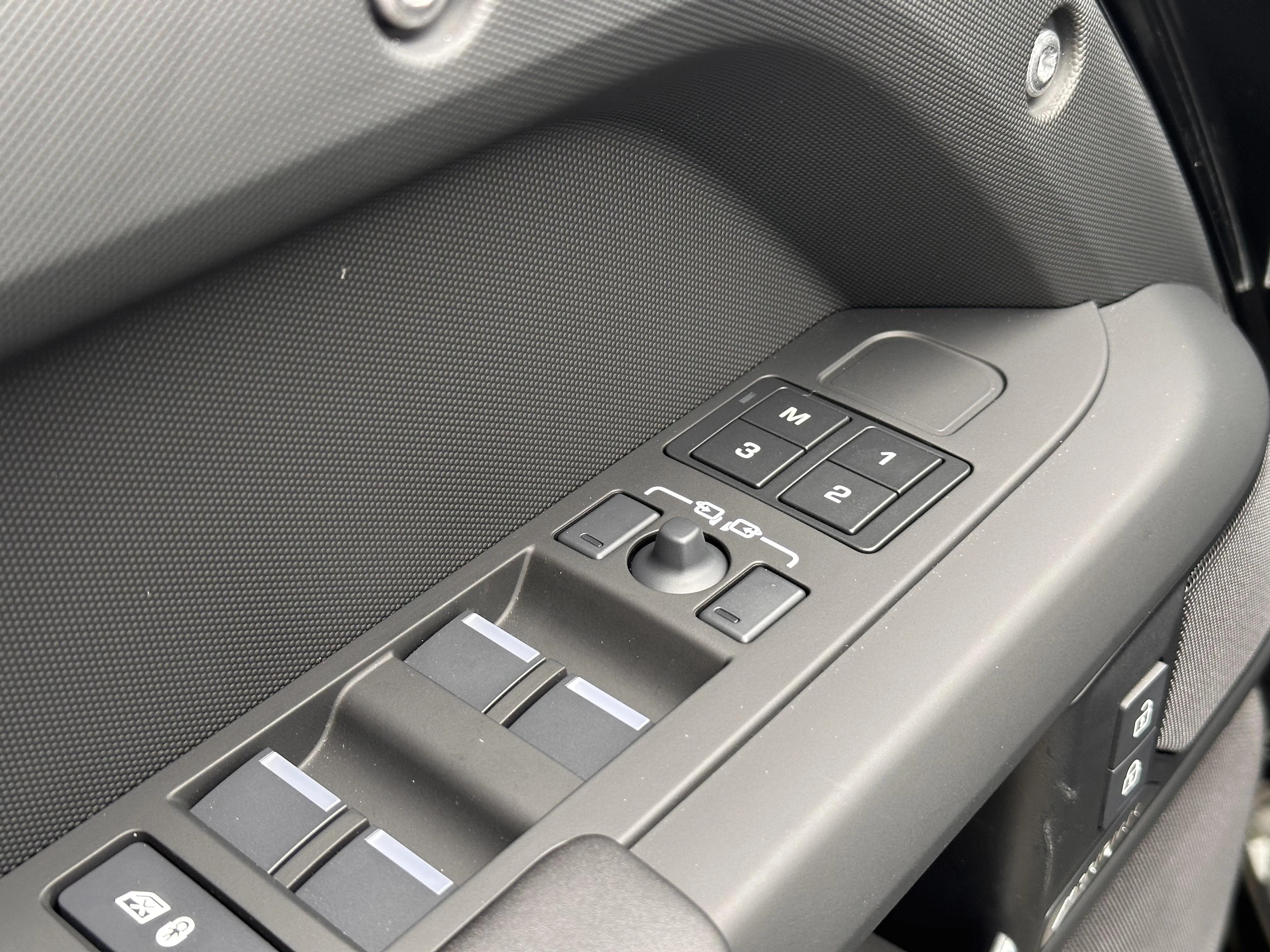 Land Rover-Defender-image-21