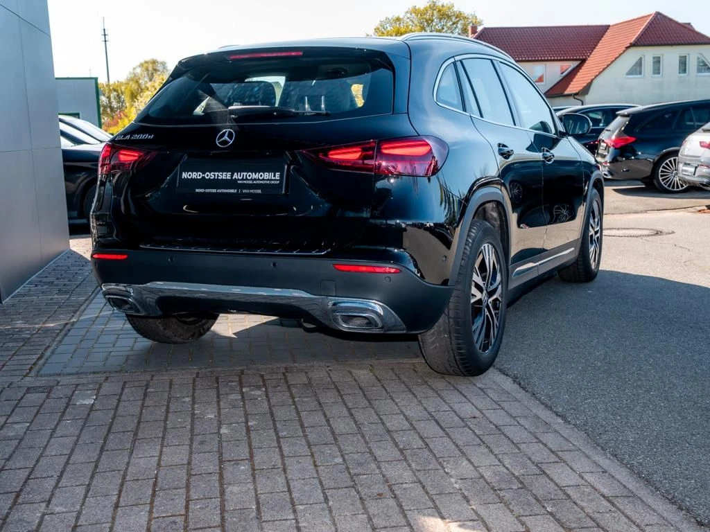 Mercedes-Benz-GLA 200 d-image-5