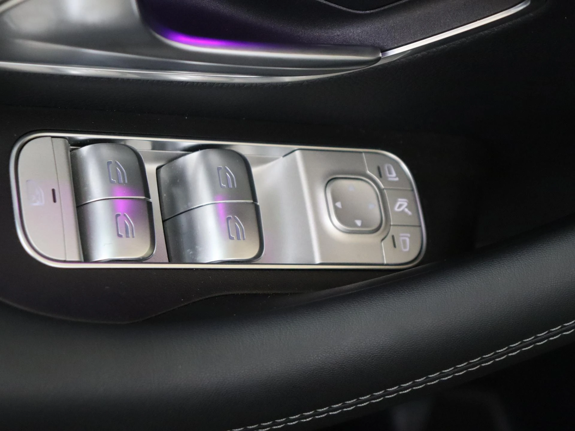 Mercedes-Benz-GLE-image-26
