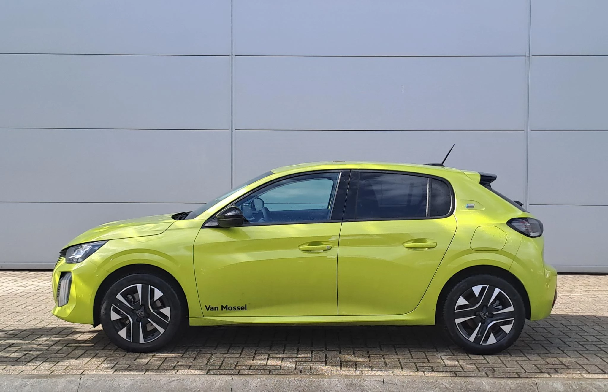 Peugeot-e-208-image-4