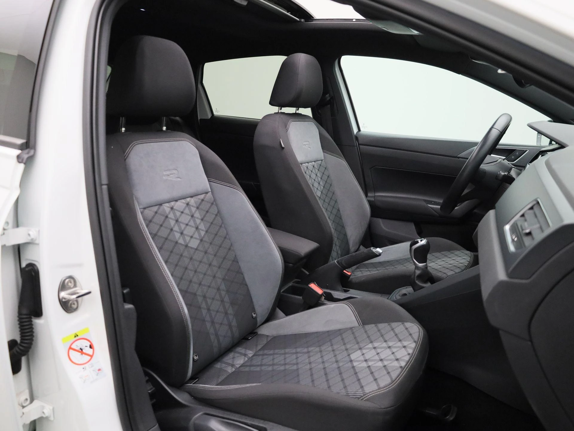 Volkswagen-Polo-image-32