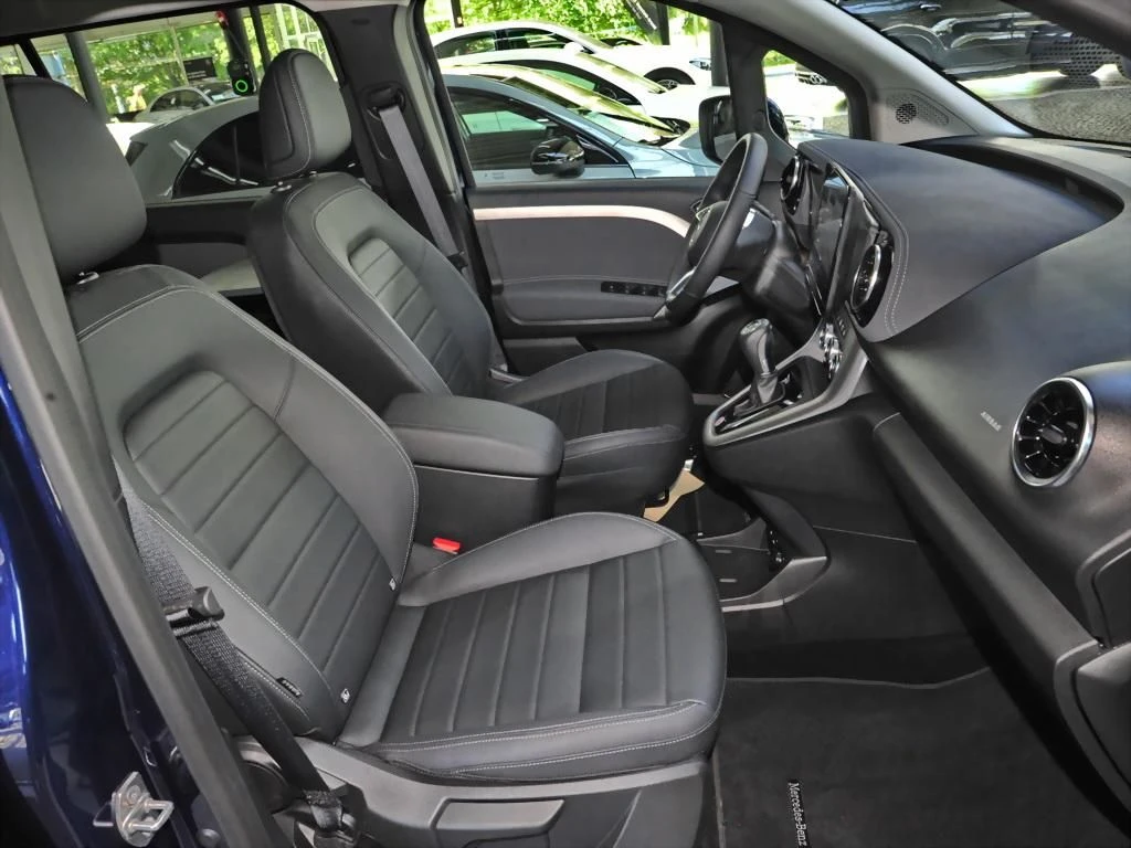 Mercedes-Benz-T-Klasse 180-image-8