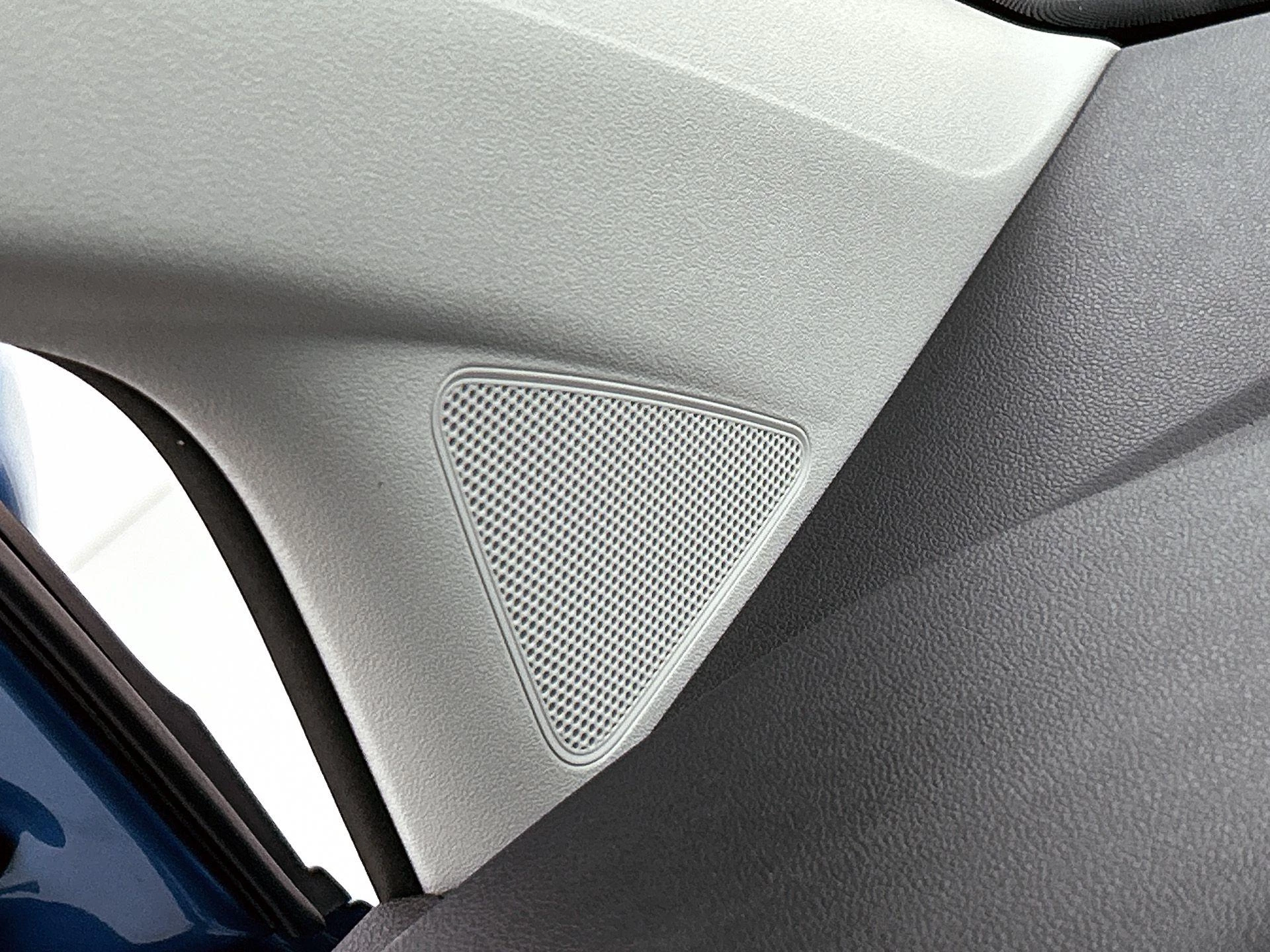 Volkswagen-up!-image-9