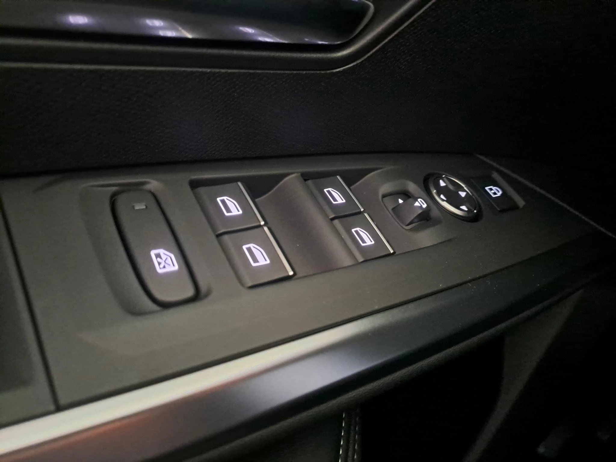 Peugeot-e-3008-image-18