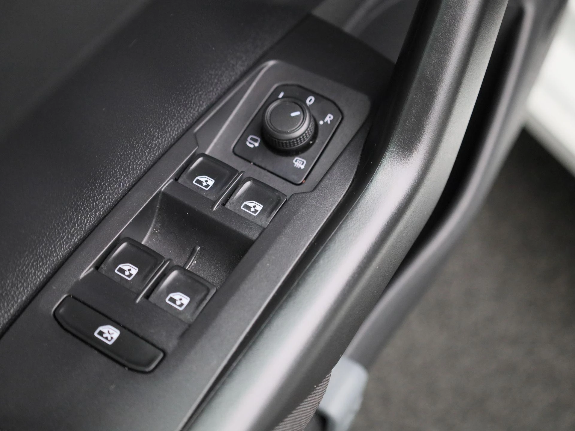 Volkswagen-Polo-image-28