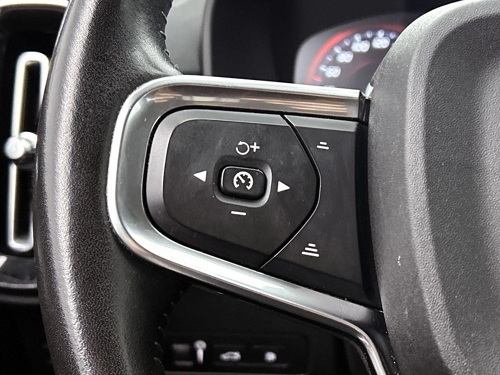 Volvo-XC40-image-24