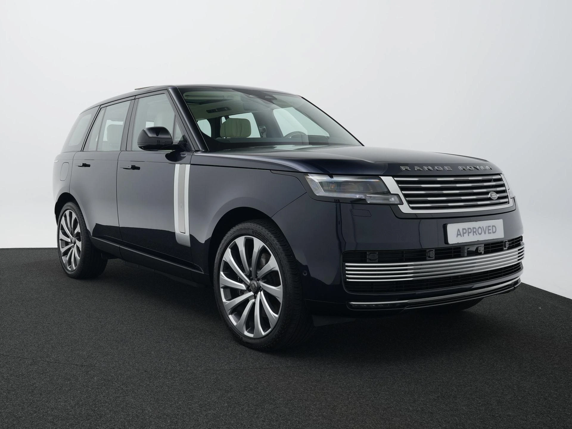 Land Rover-Range Rover-image-12