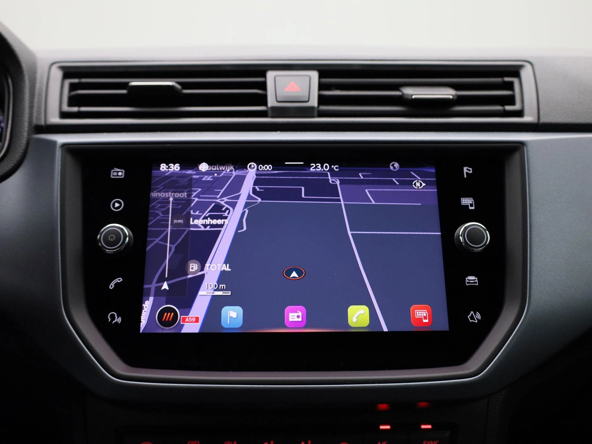 SEAT-Arona-image-15