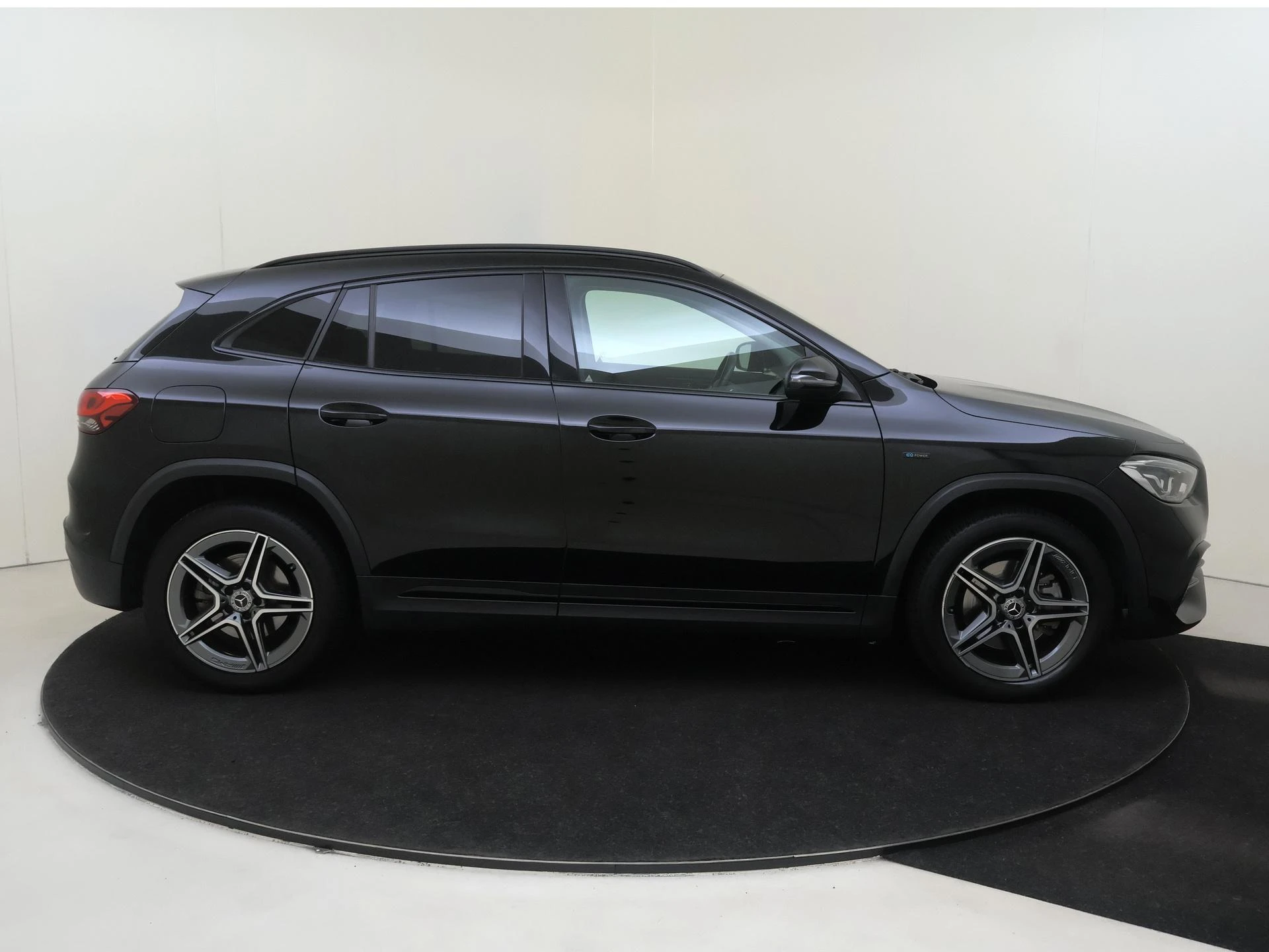 Mercedes-Benz-GLA-image-8
