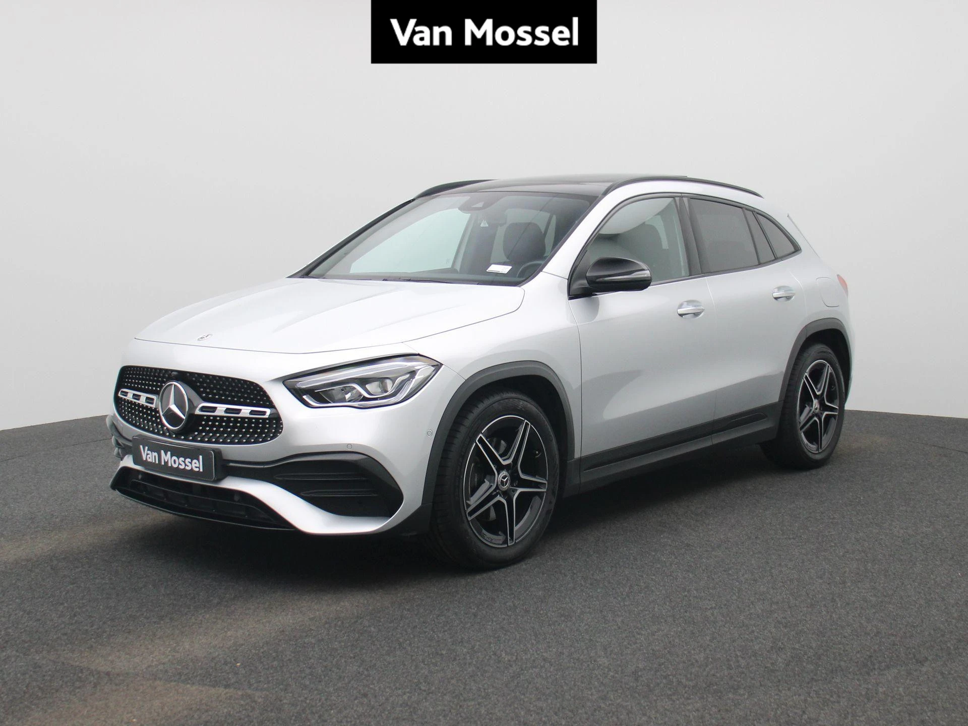 Mercedes-Benz-GLA-image-0