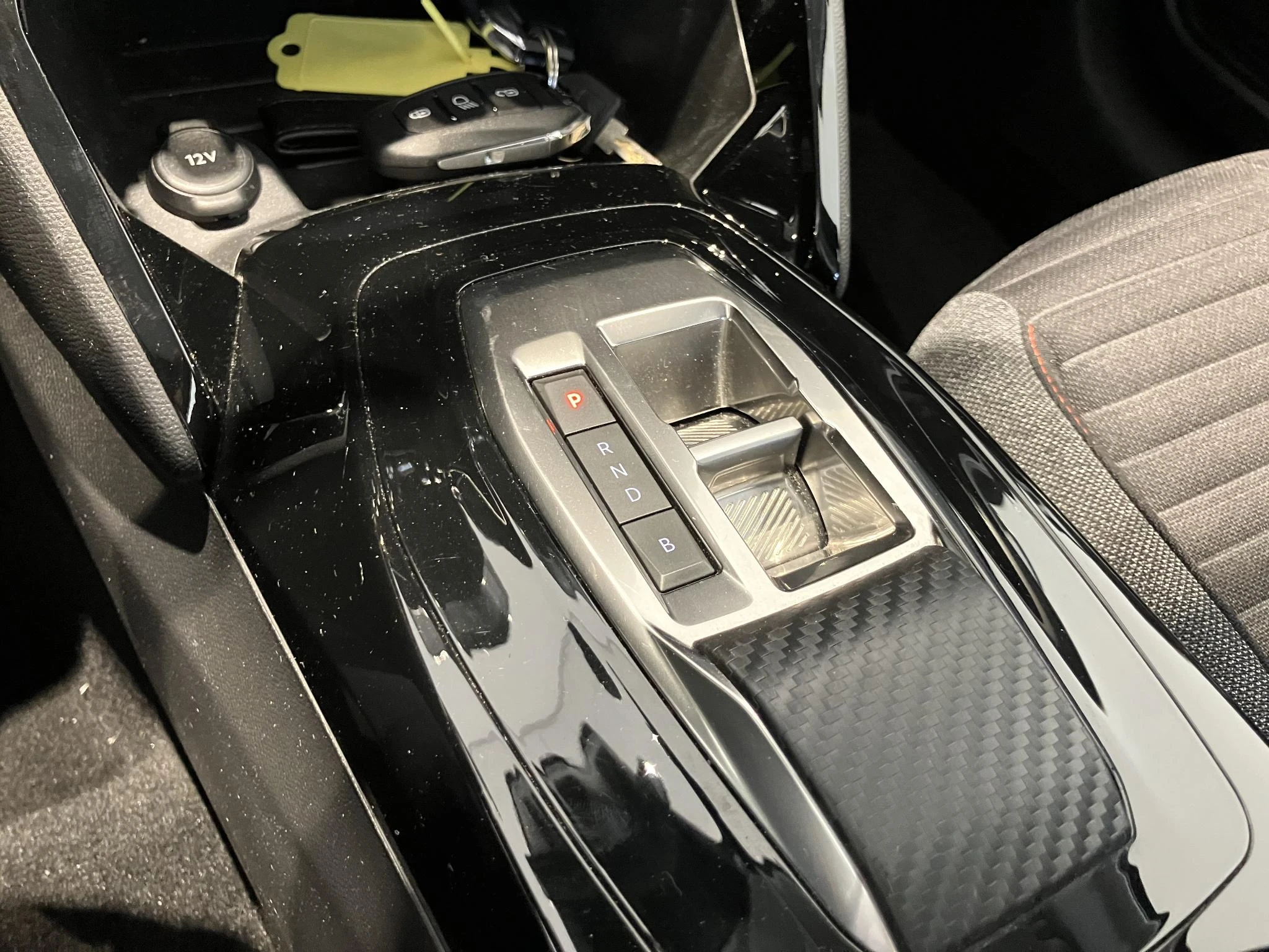 Peugeot-e-208-image-22