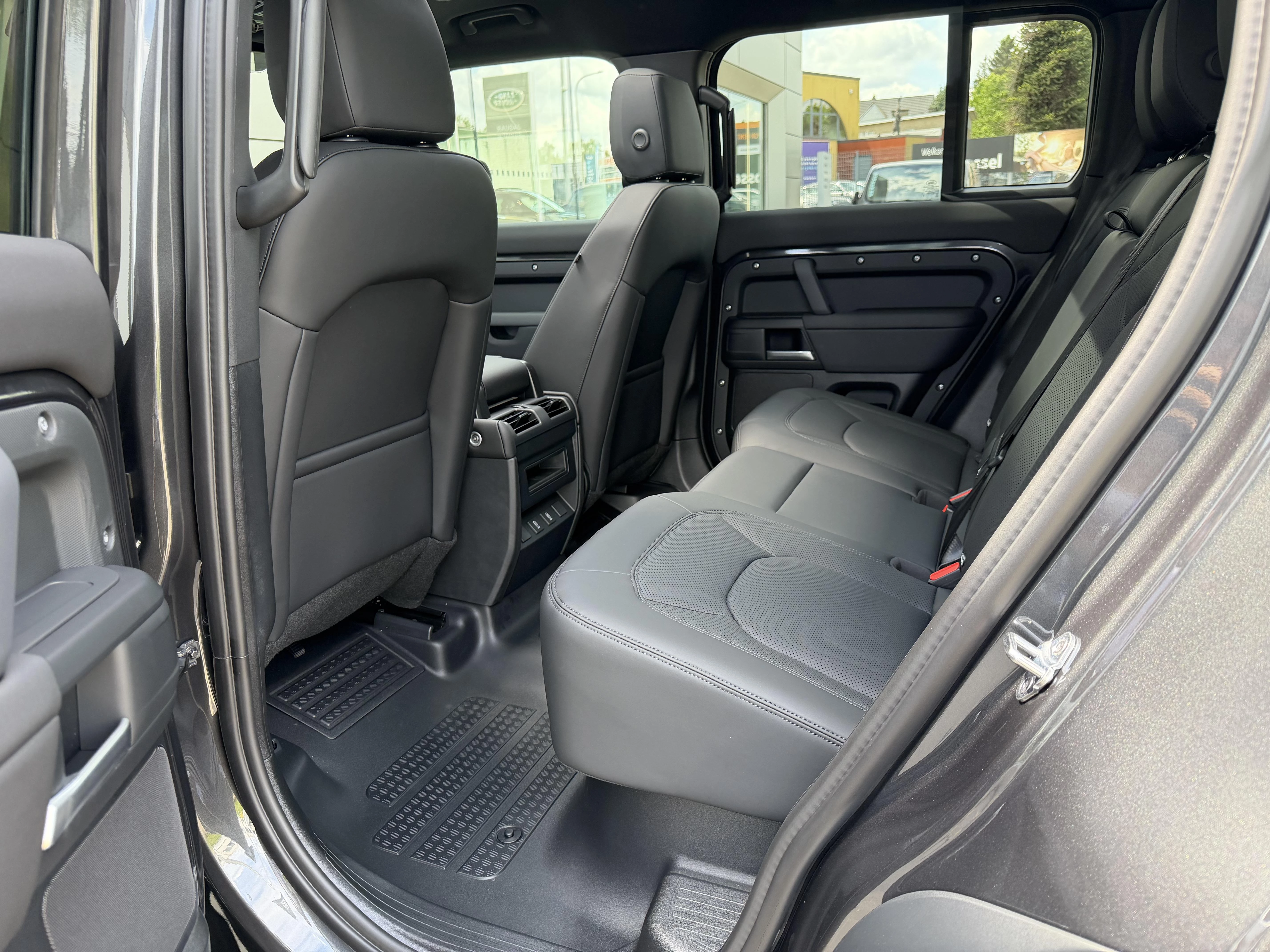 Land Rover-Defender-image-24