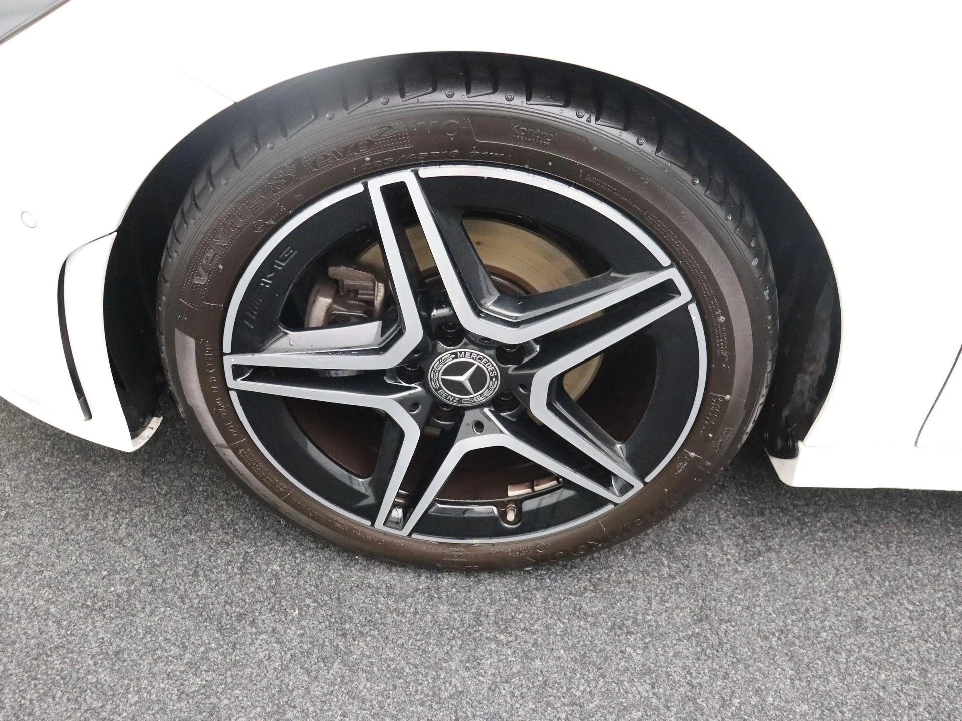 Mercedes-Benz-CLA-image-6