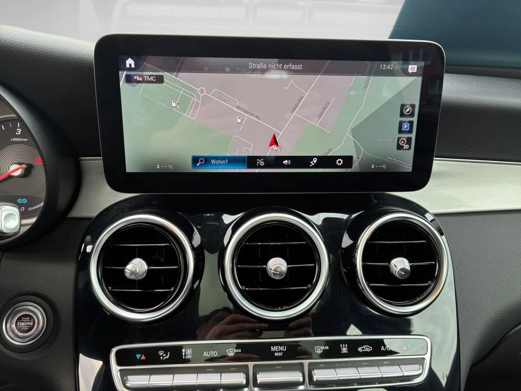 Mercedes-Benz-GLC 300 de-image-7