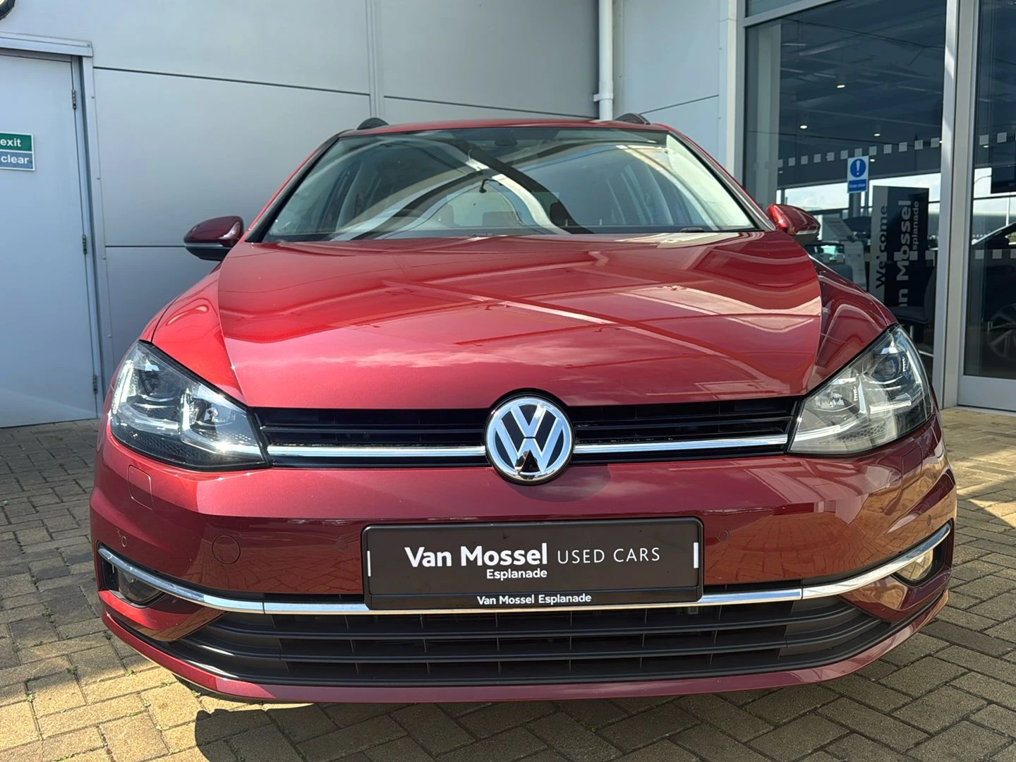 Volkswagen-Golf-image-4