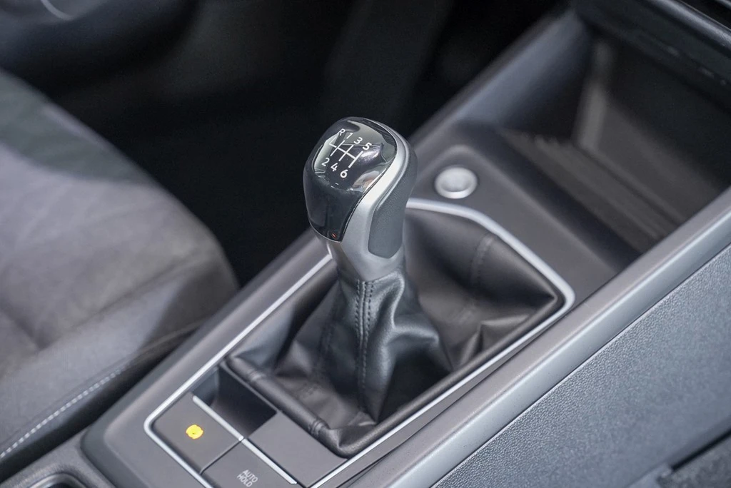 Volkswagen-Golf-image-8