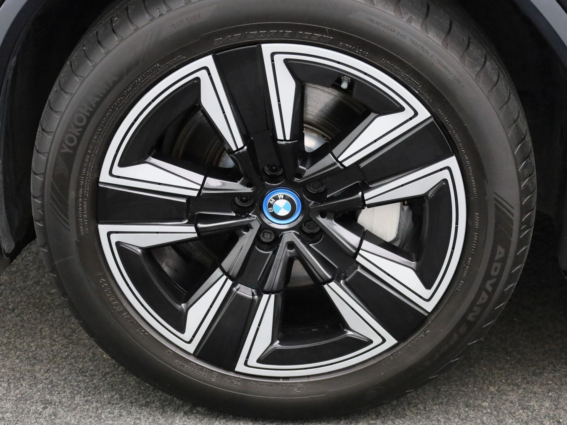 BMW-iX3-image-13