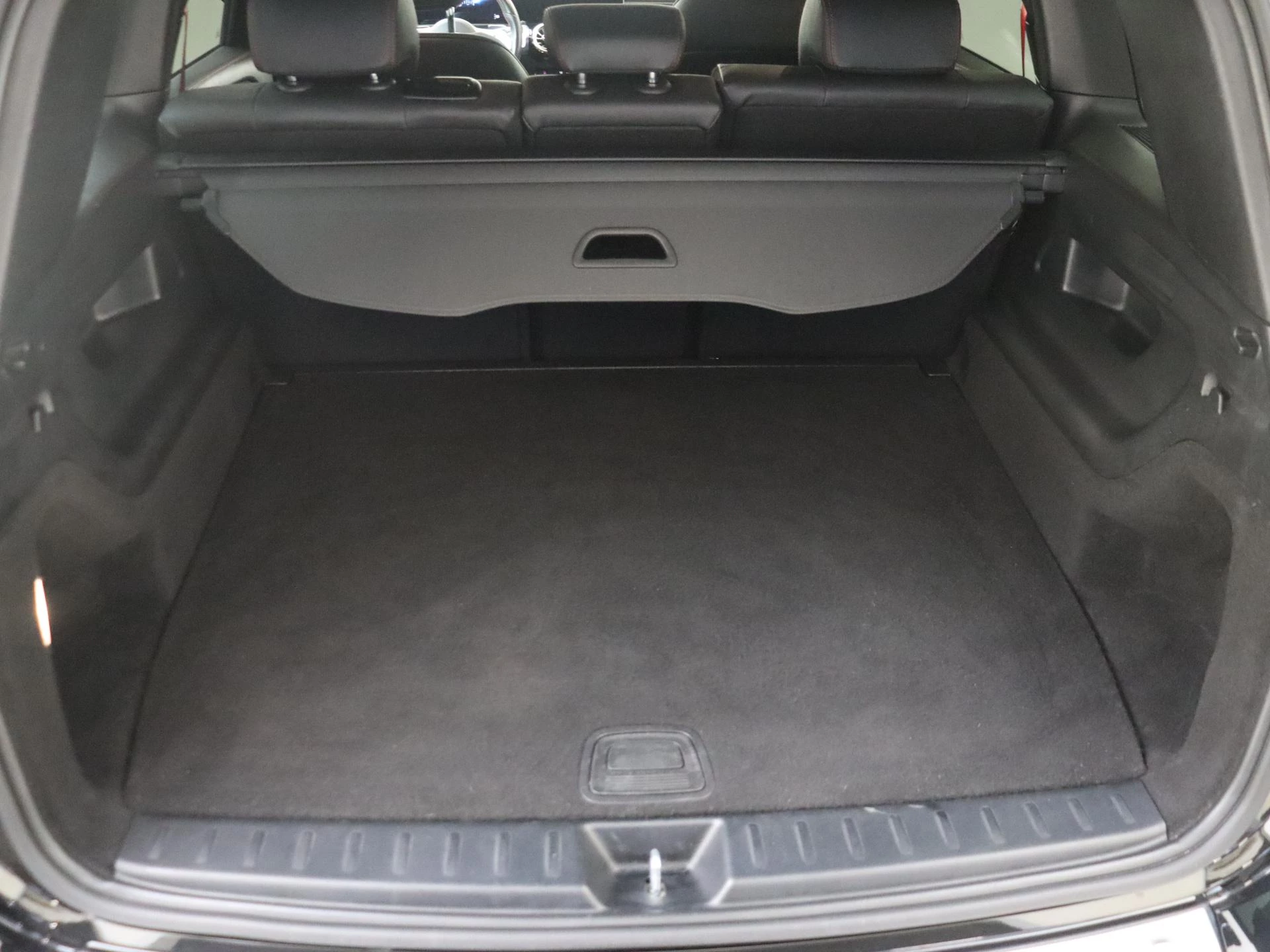 Mercedes-Benz-GLB-image-34