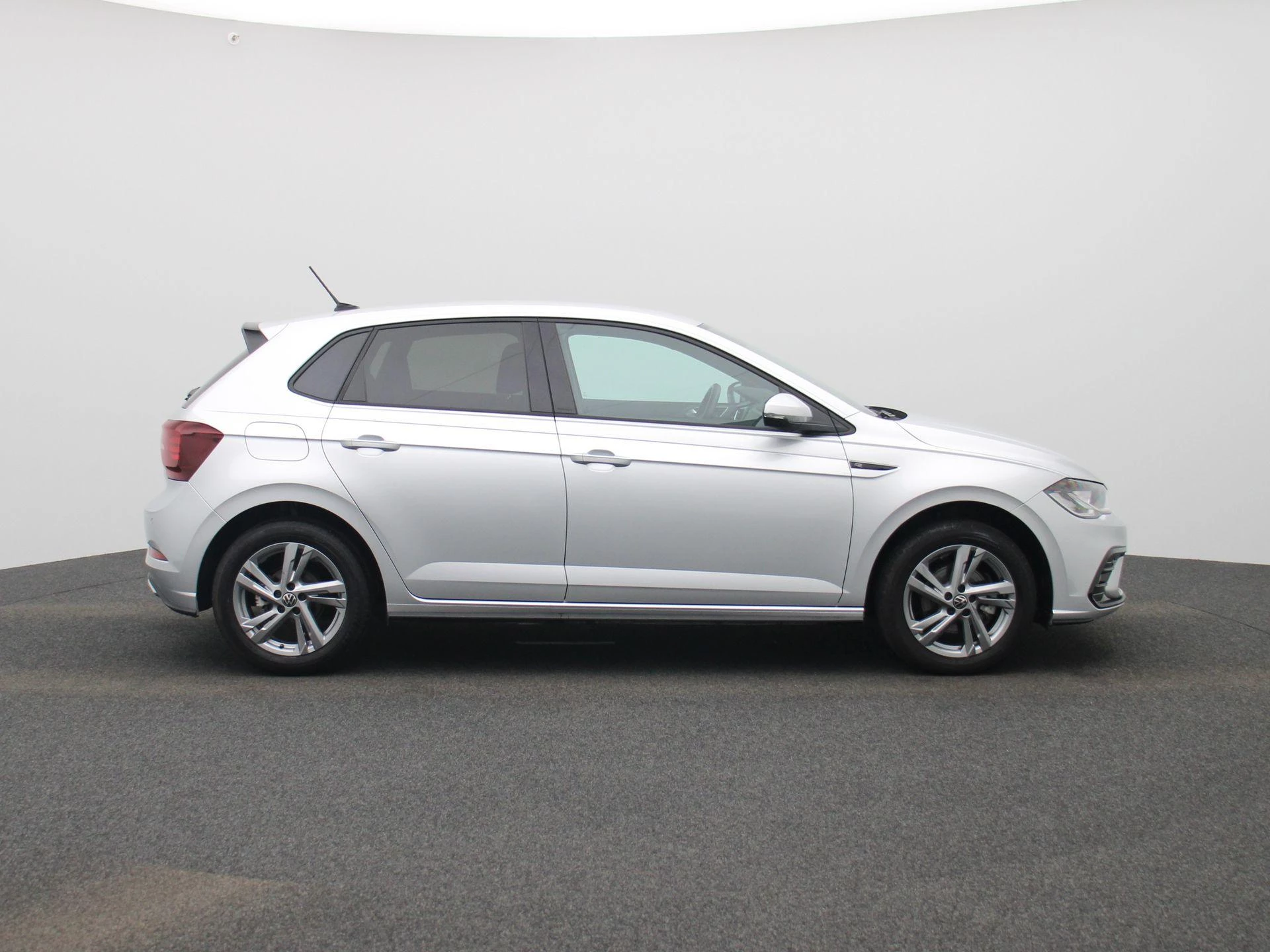 Volkswagen-Polo-image-5